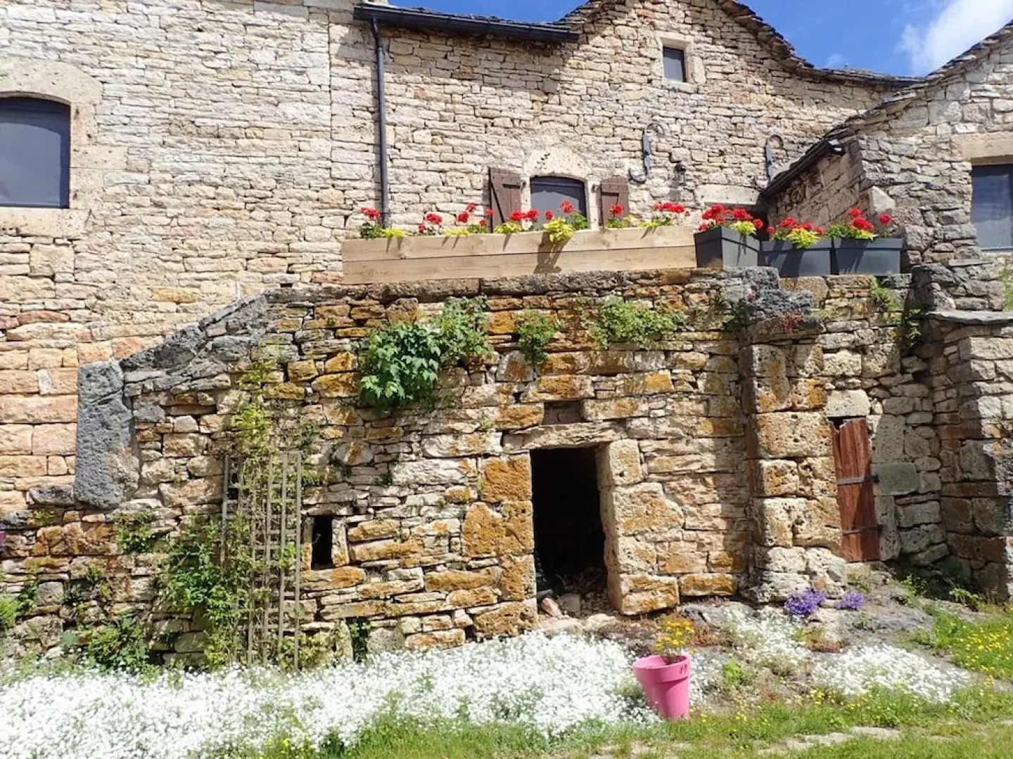 House With 4 Bedrooms in Saint-georges-de-lévéjac, With Wonderful Moun