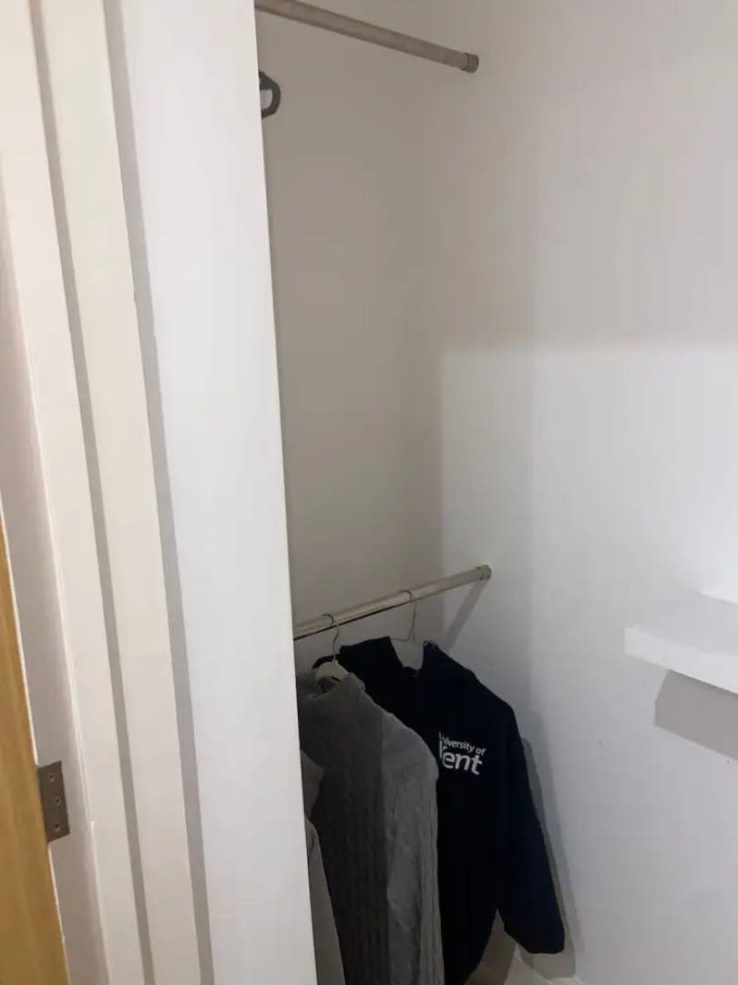 Immaculate 2-bed Bungalow in Weybridge