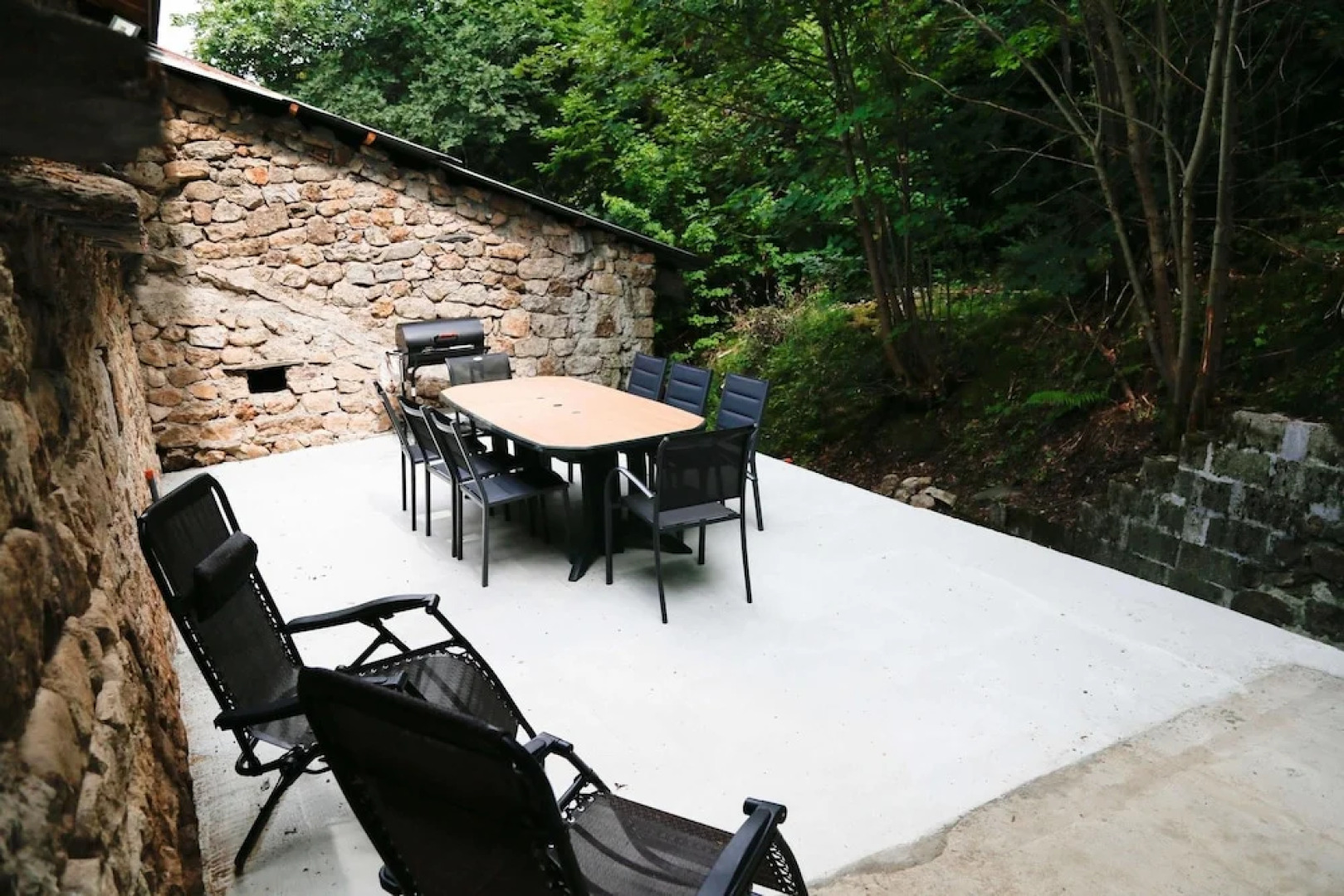 House With 3 Bedrooms in Usclades-et-rieutord, With Wonderful Lake Vie