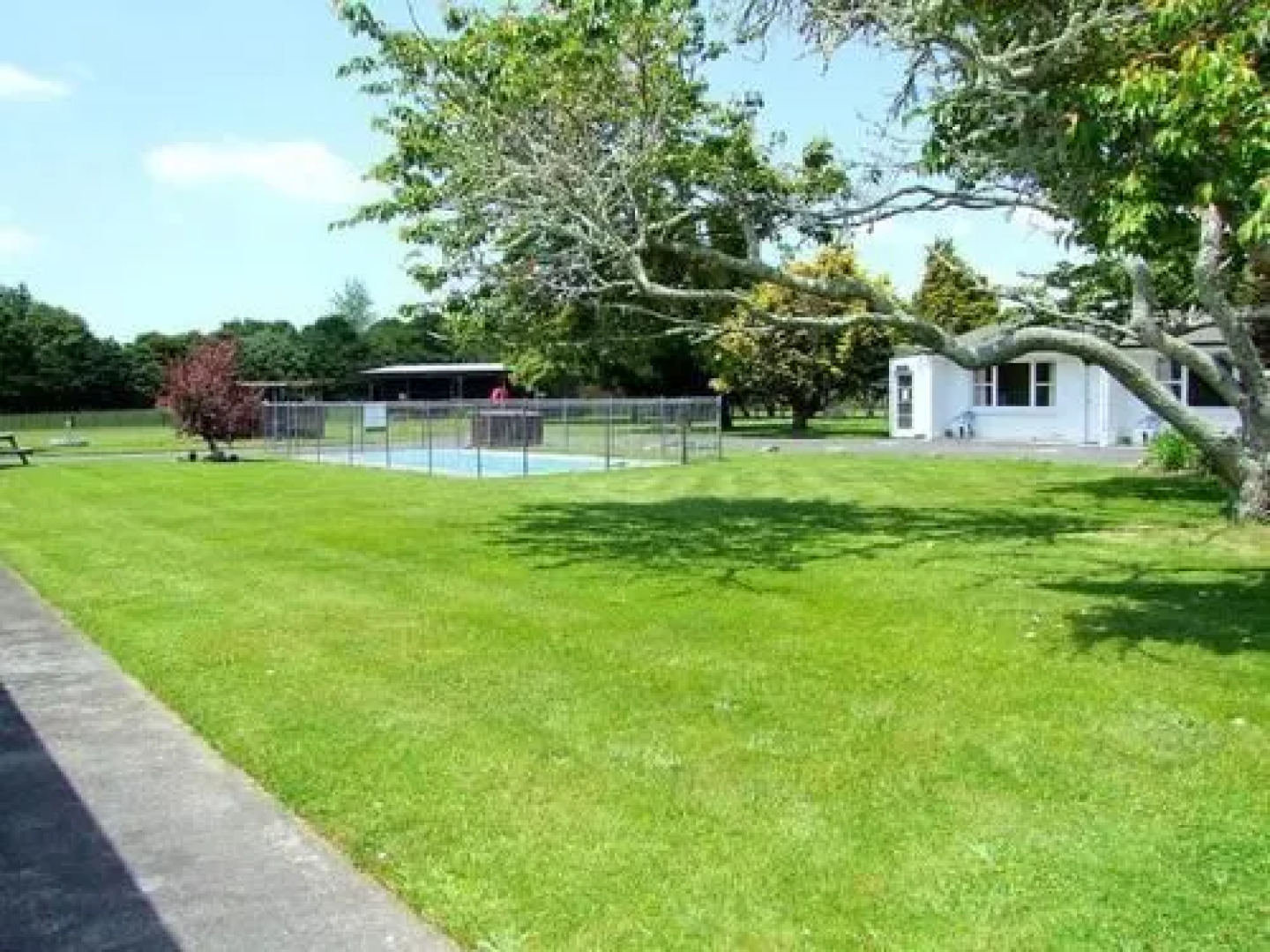 Hamilton Town & Country Motel