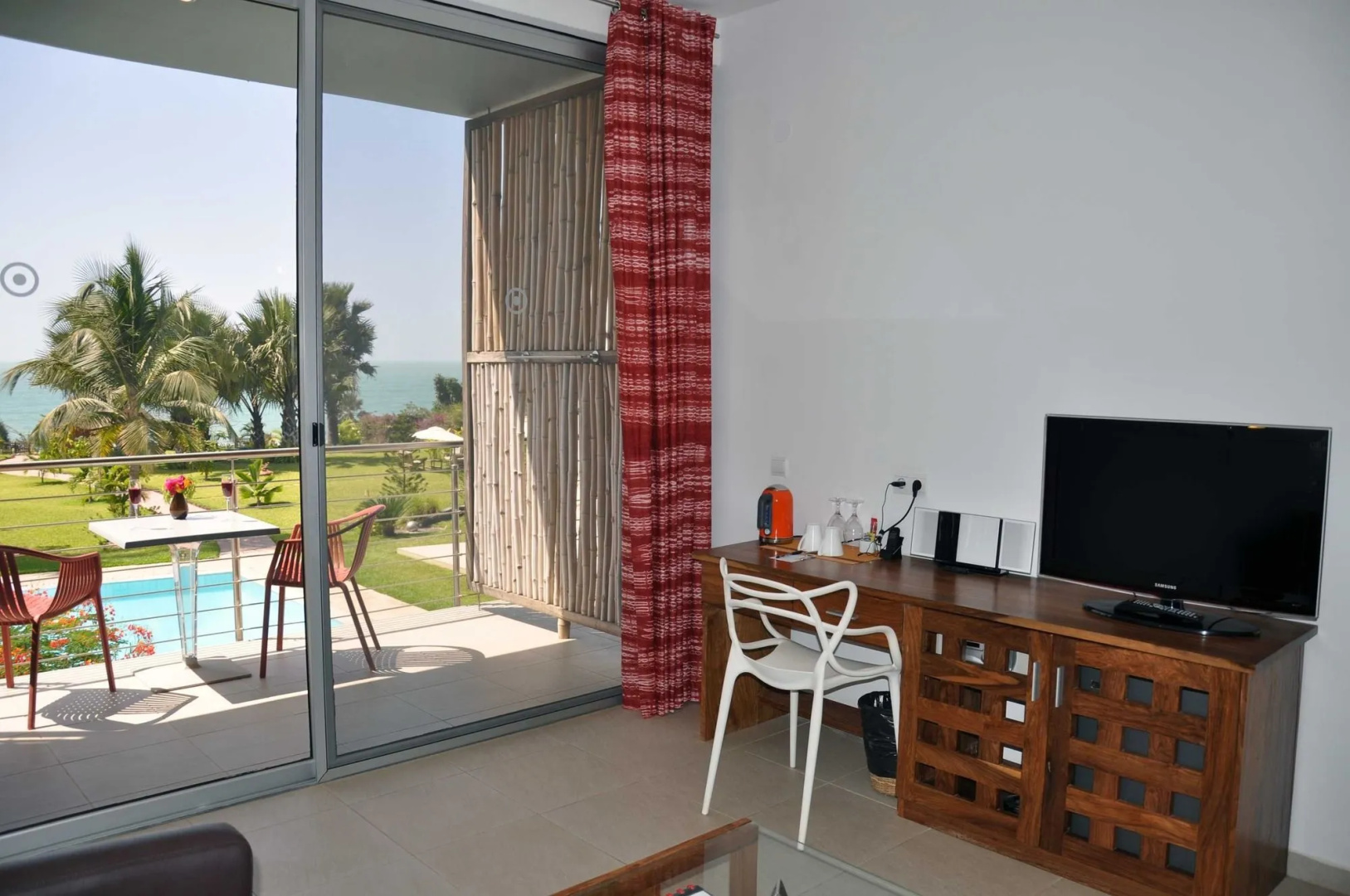 Leo's Beach Hotel & Restaurant - Adults Only
