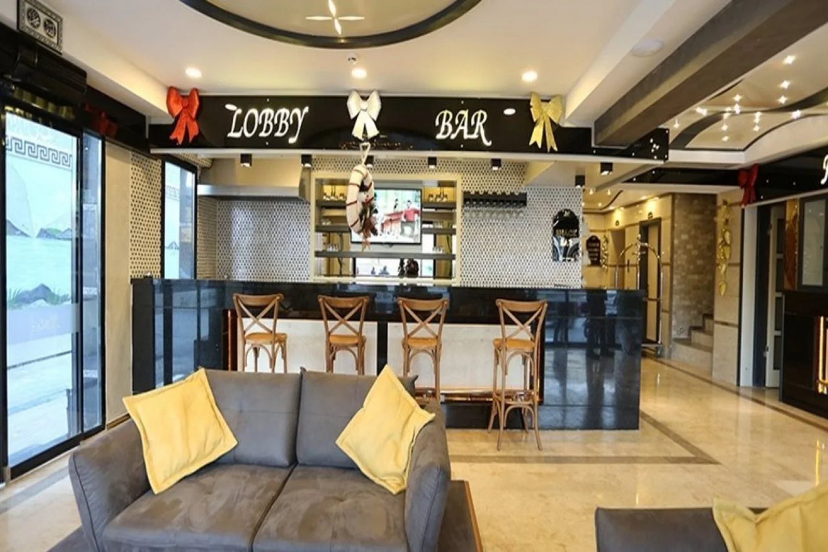 Life Corner Hotel