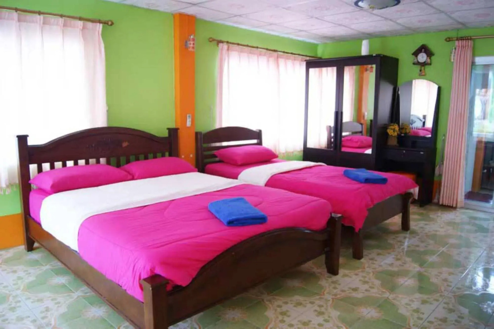 Buachompoo Resort Koh Sichang