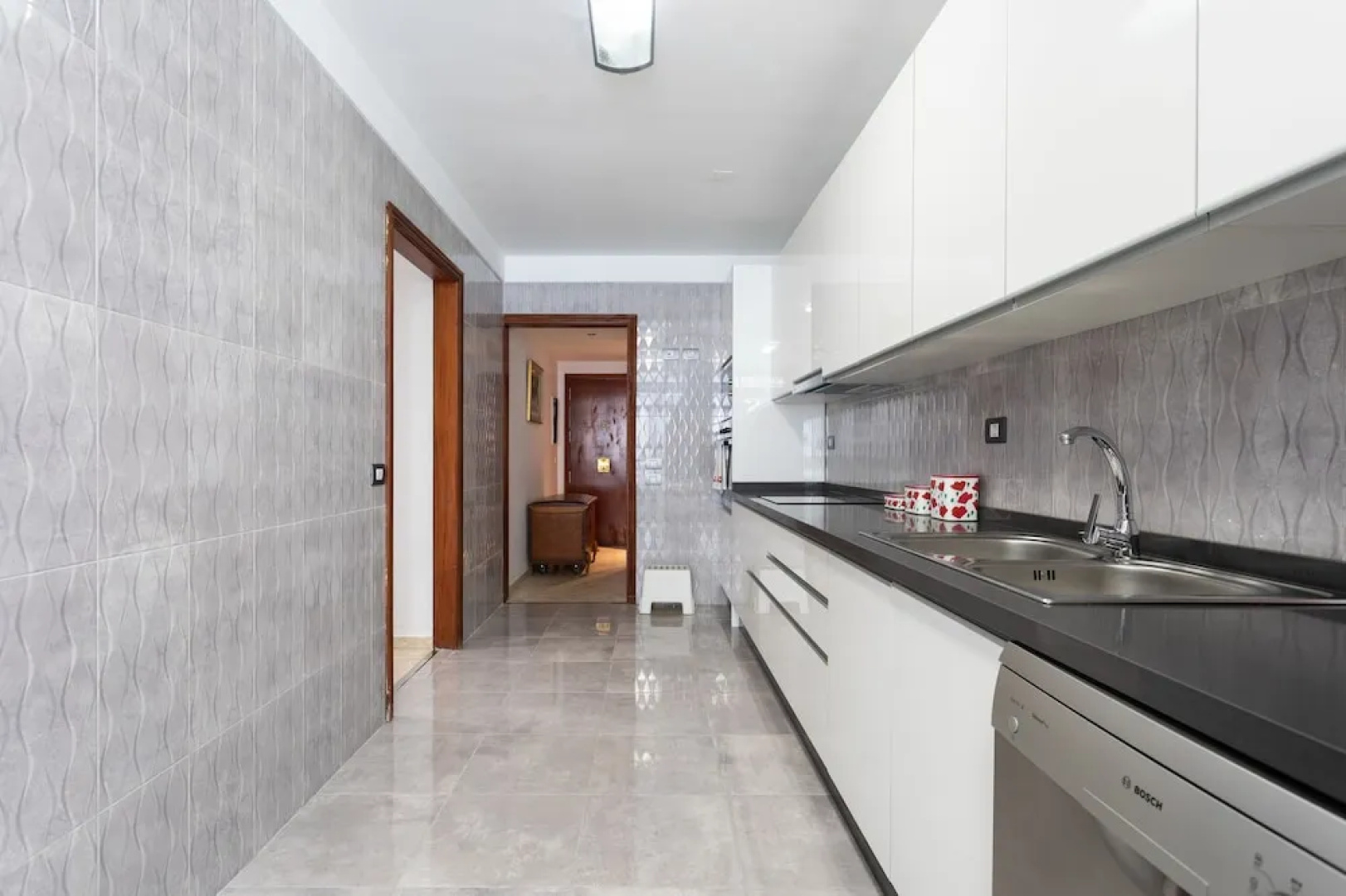 HomeLike Spacious Classic Design