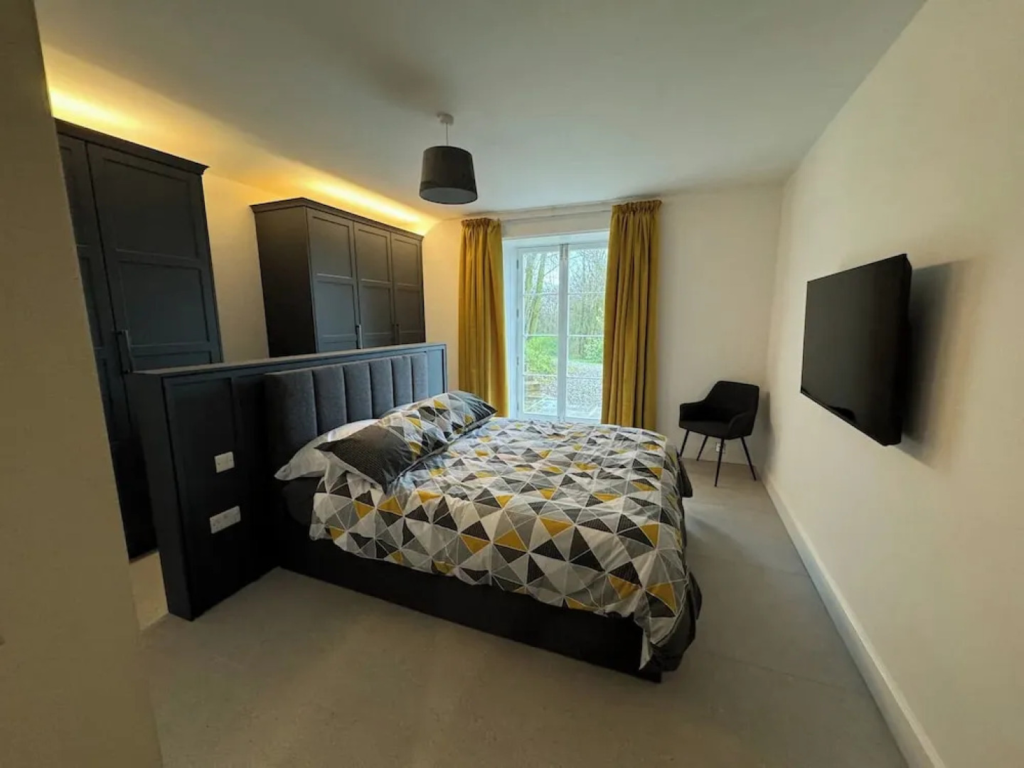 Captivating 5-bed Apartment Near Sion Mills