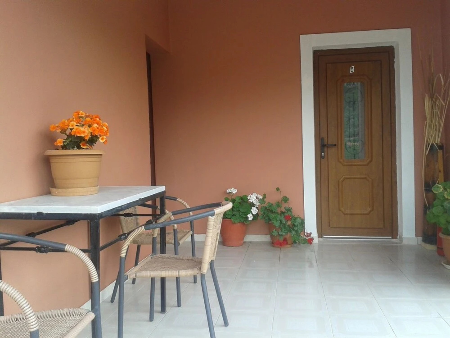 Harris Studios & Apts