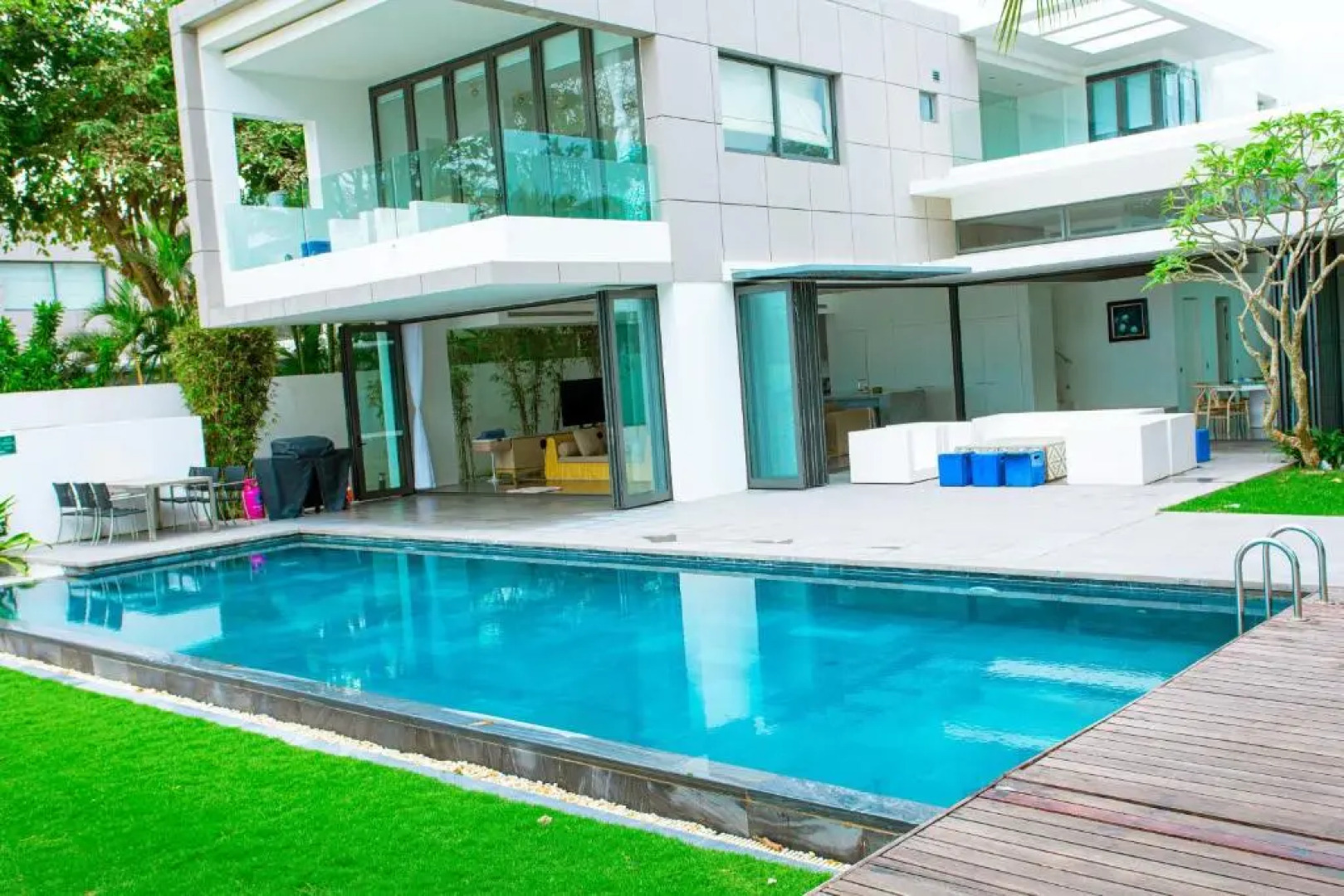 5BR Beachfront Villa 1000m2 Sanctuary Hồ Tràm