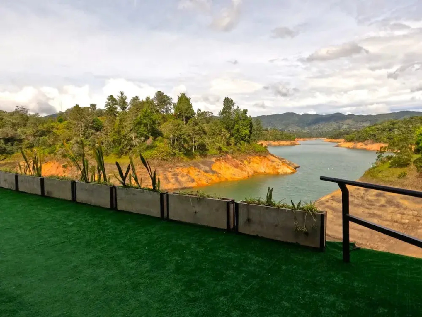 EleMYNT LifeStyle Hotel