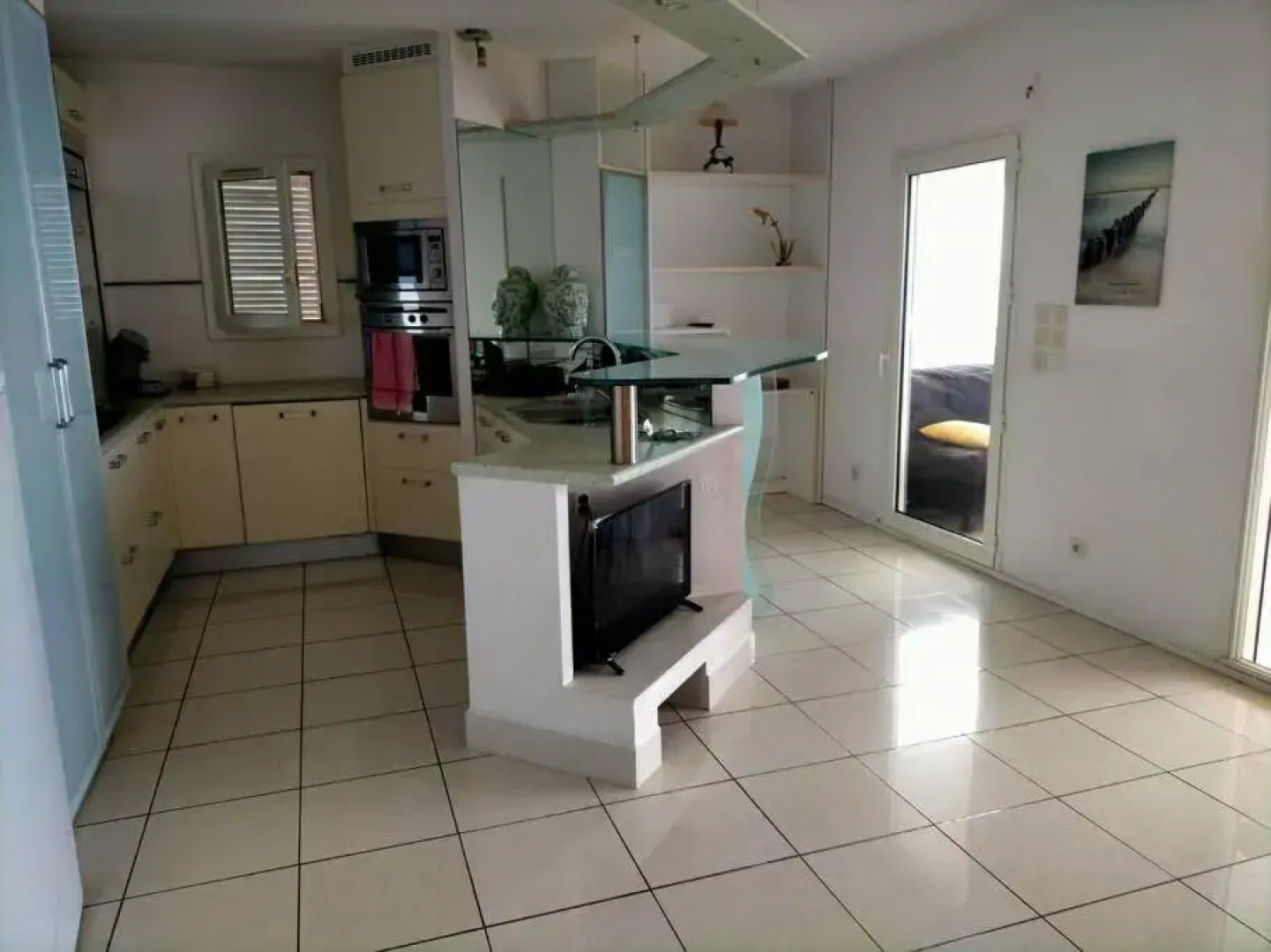 Bel appartement avec piscine, face à la mer