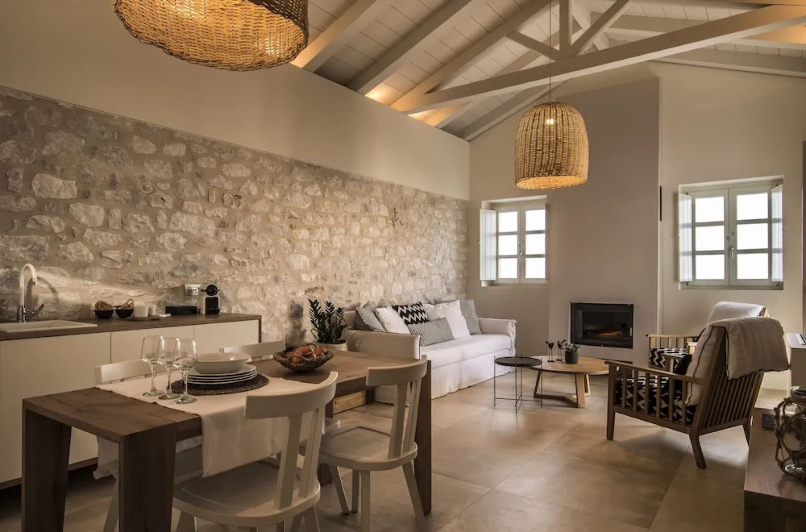 BASSA MAINA Villas & Suites