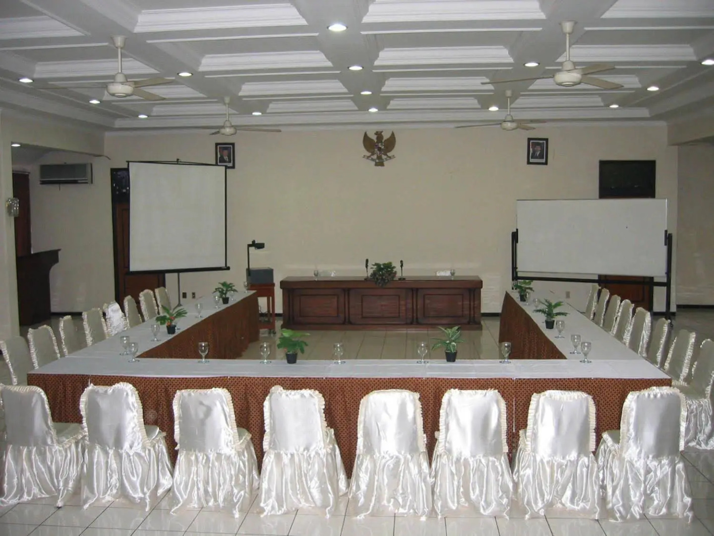 Front One Resort Magelang