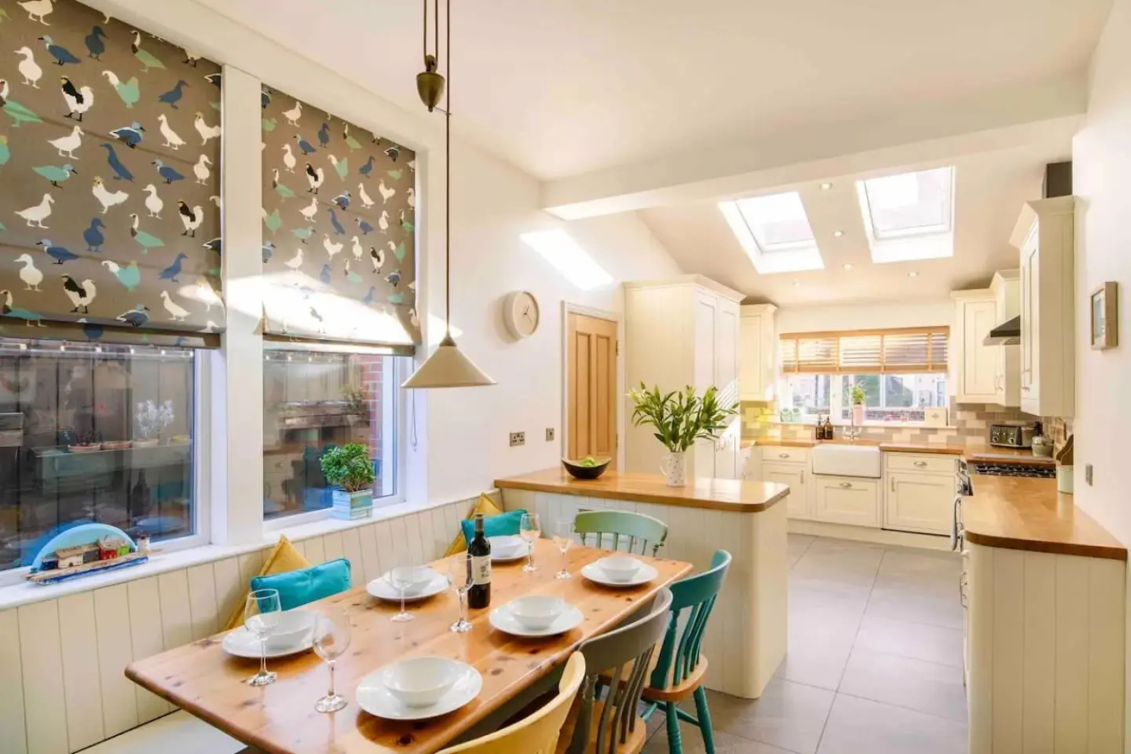 LUXURY Coastal 4 Bed FAMILY Home In Whitley Bay - 5 Mins To The Beach - Sleeps 9