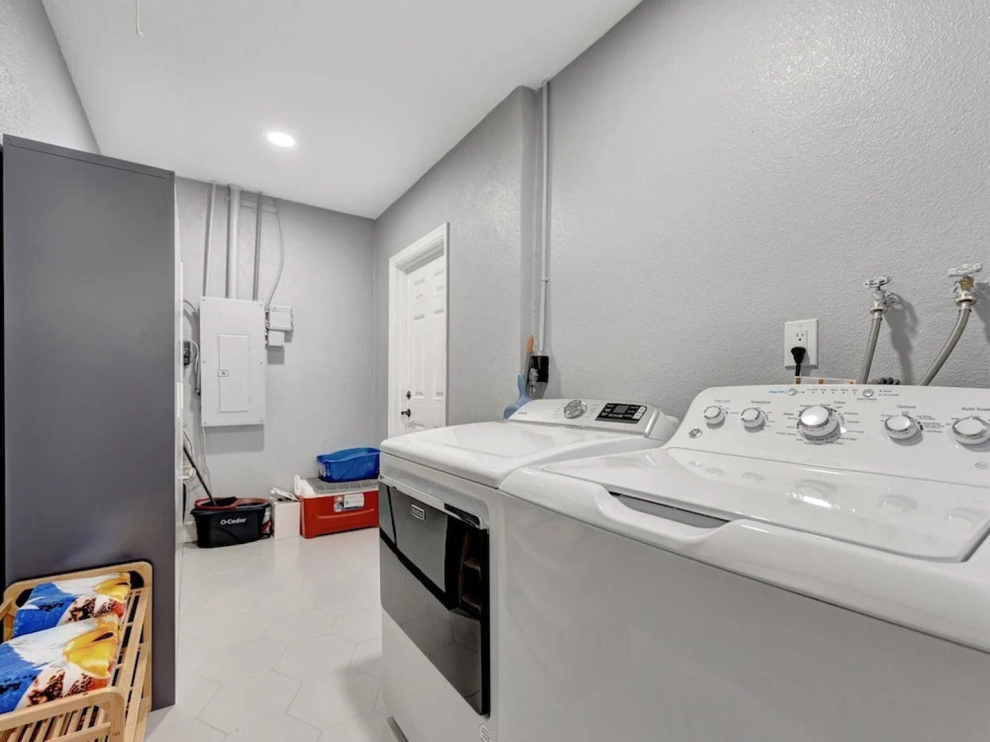 The Family Escape Hot Tub & BBQ near IRB