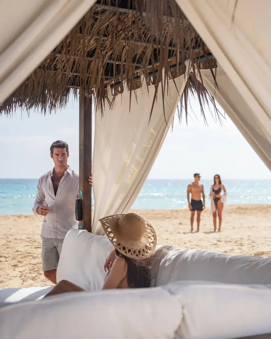 Almazino, Almaza Bay