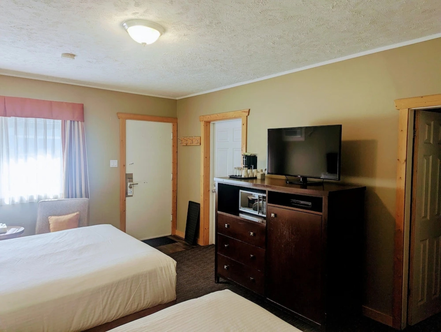 Alpine Inn & Suites