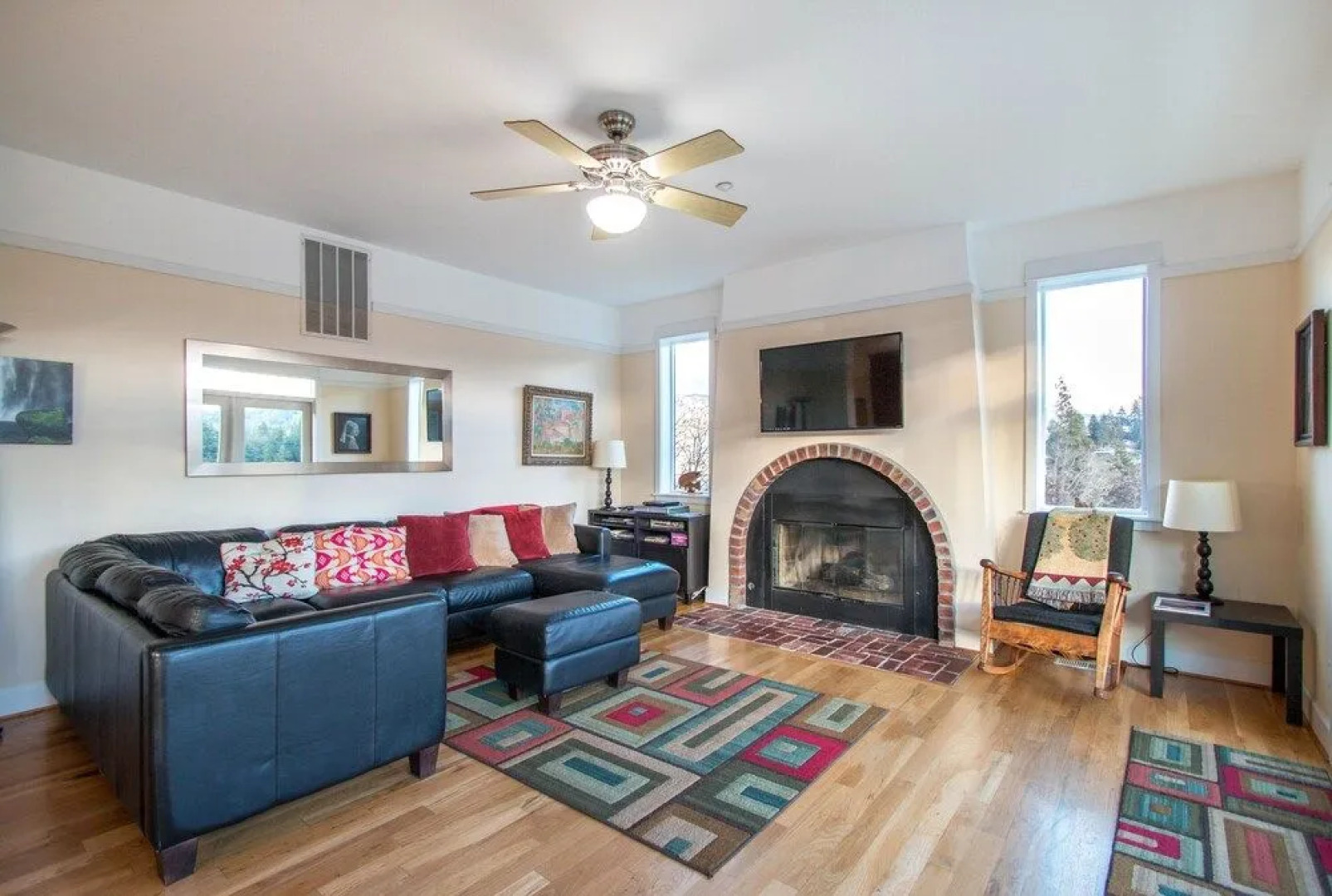 Hazel House 4 Bedroom Home by RedAwning