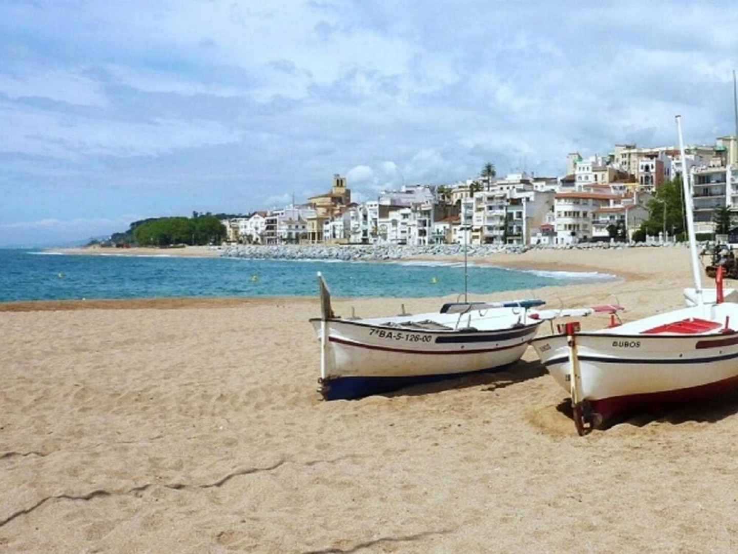 Lovely Holiday Home in Sant Pol de Mar near Sea & Beach