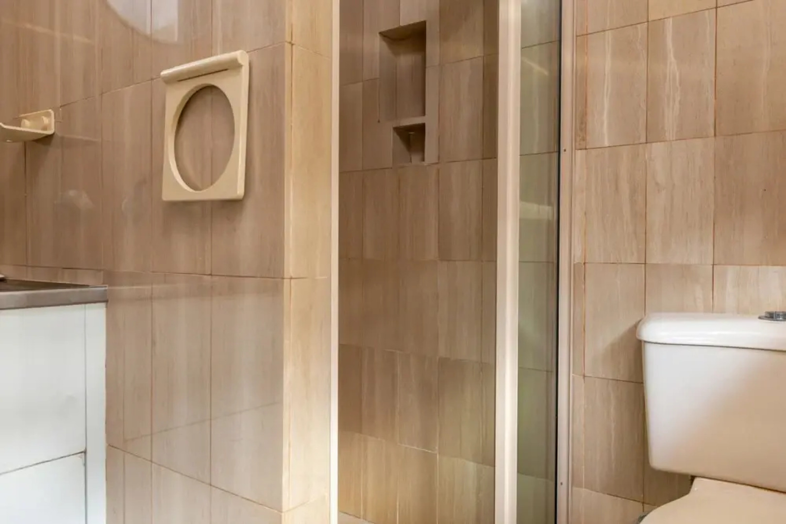 Retreat Beside The Beach - Unit Four