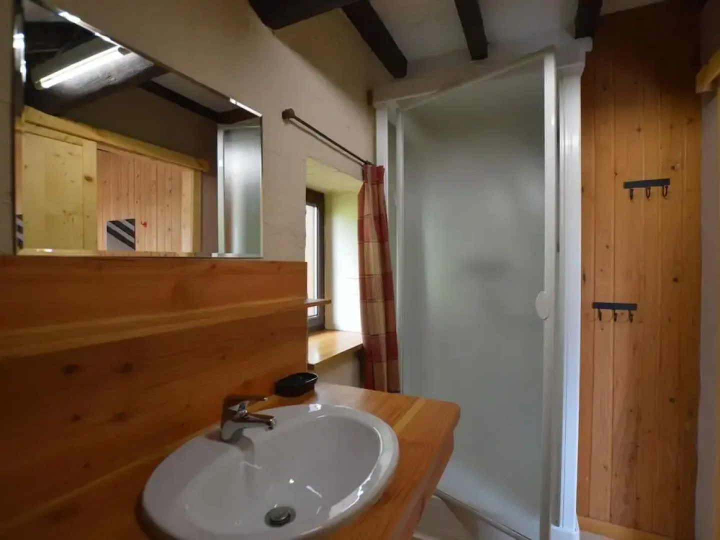 Elegant Beverce Escape