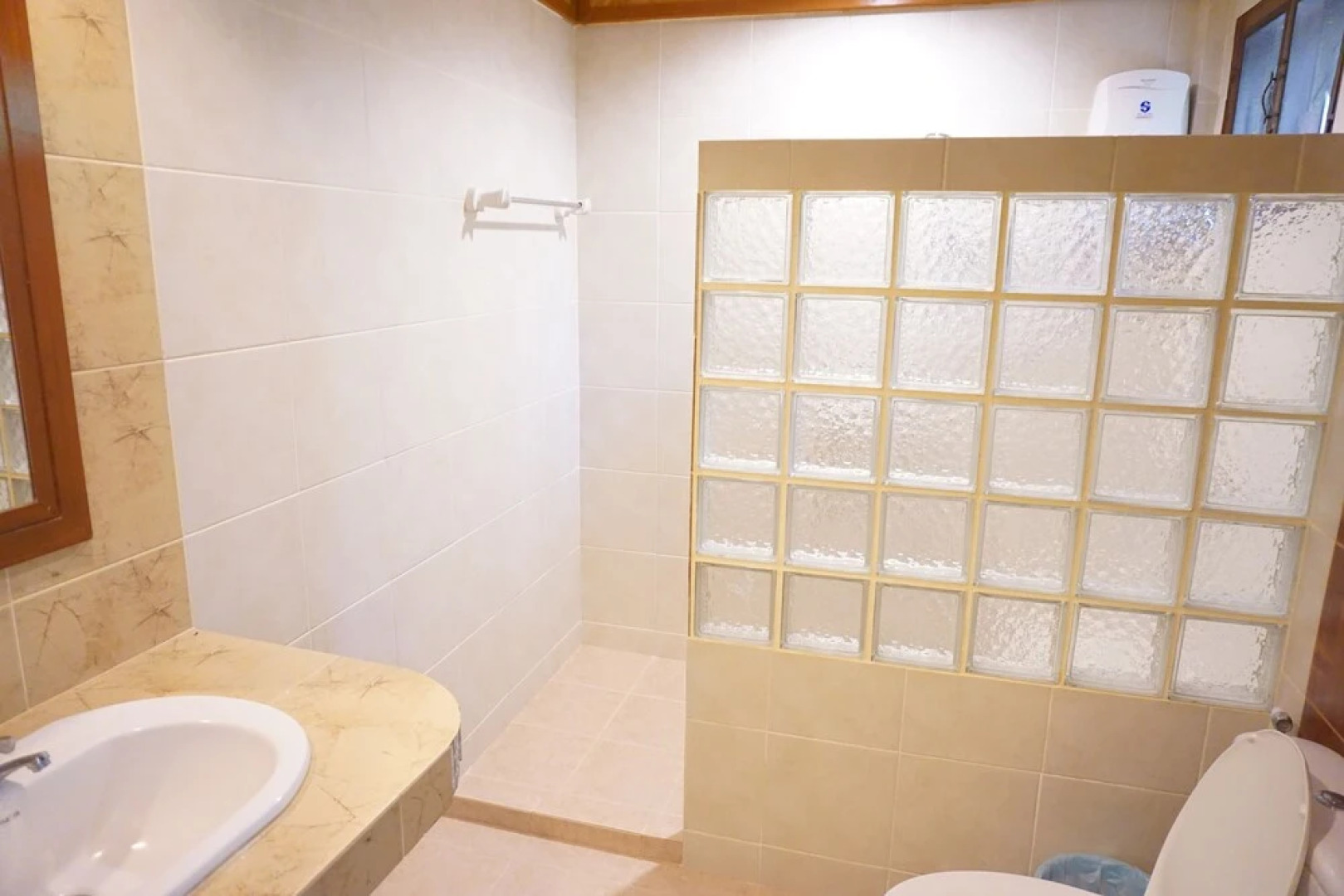 Uthai River Lake Resort