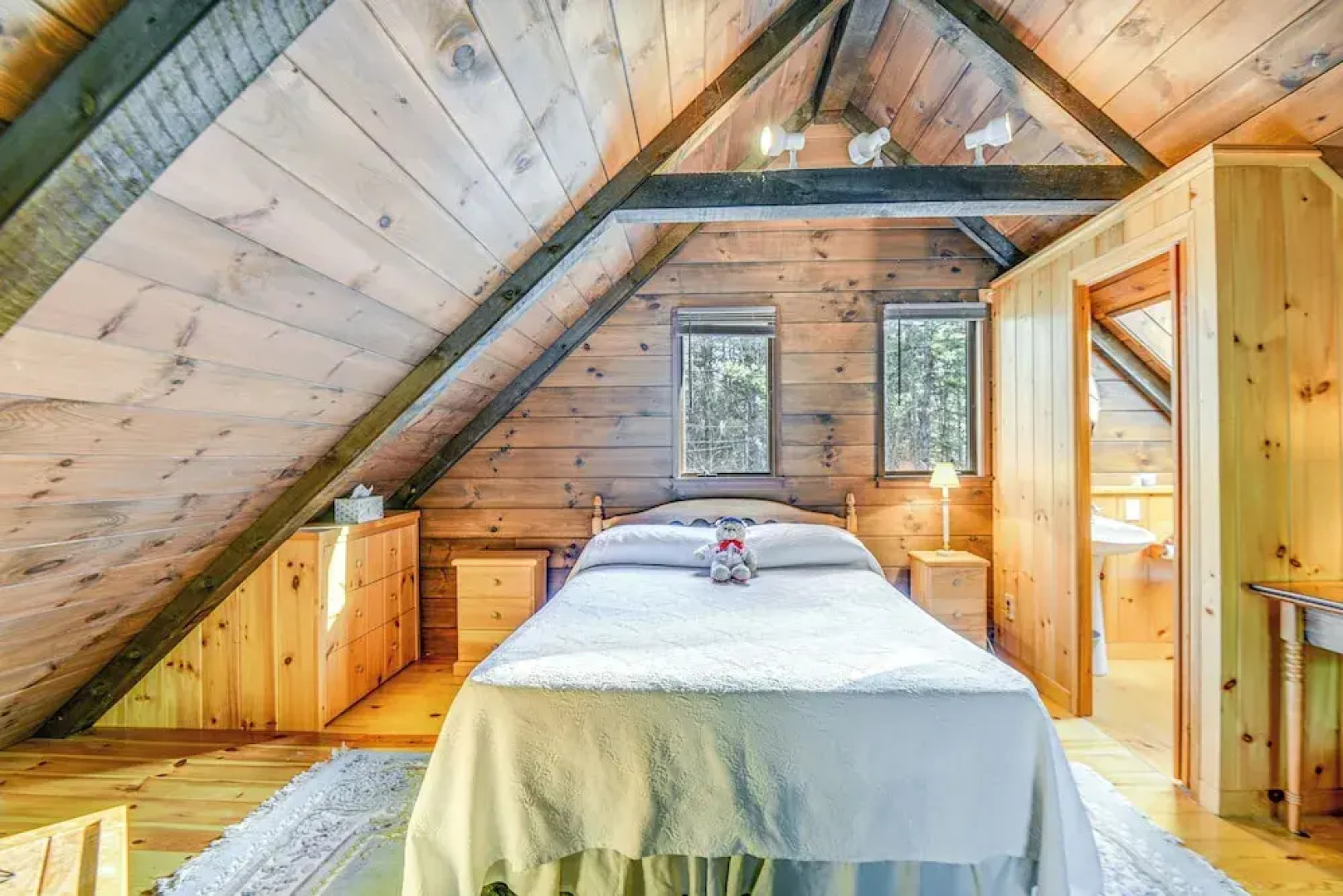 Charming Tamworth Cabin w/ Grill & Fireplace