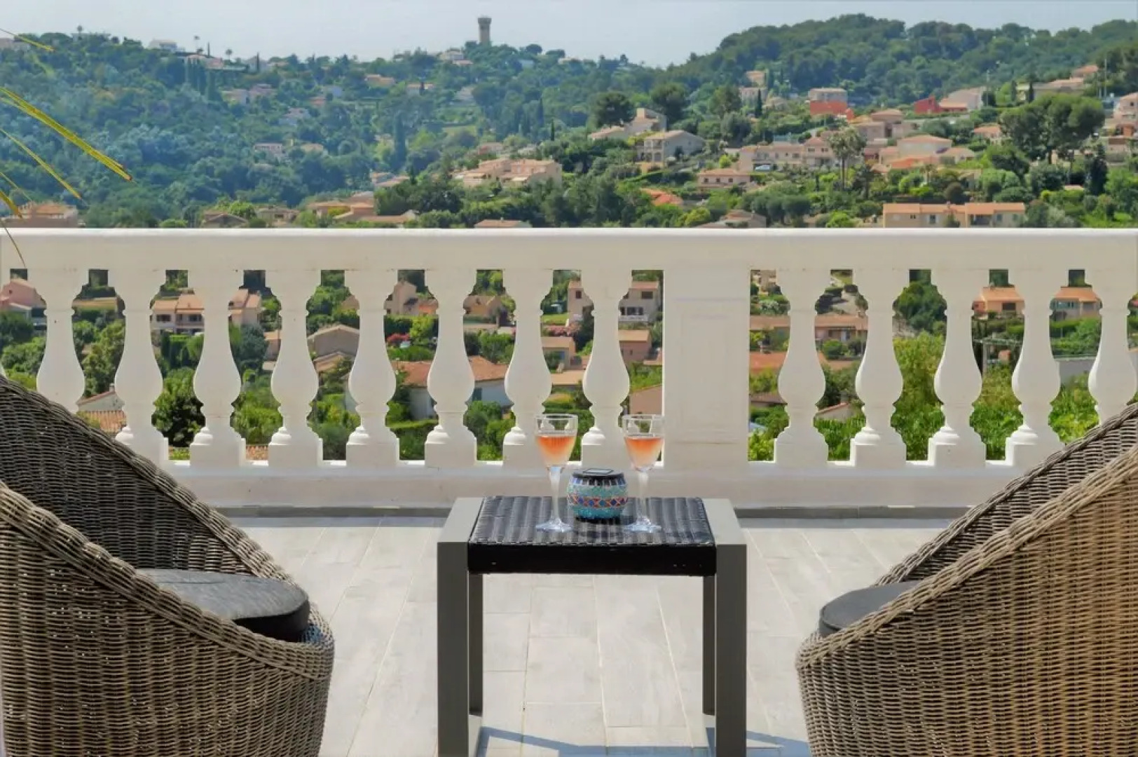 Villa La Terre Des Lauriers B&B