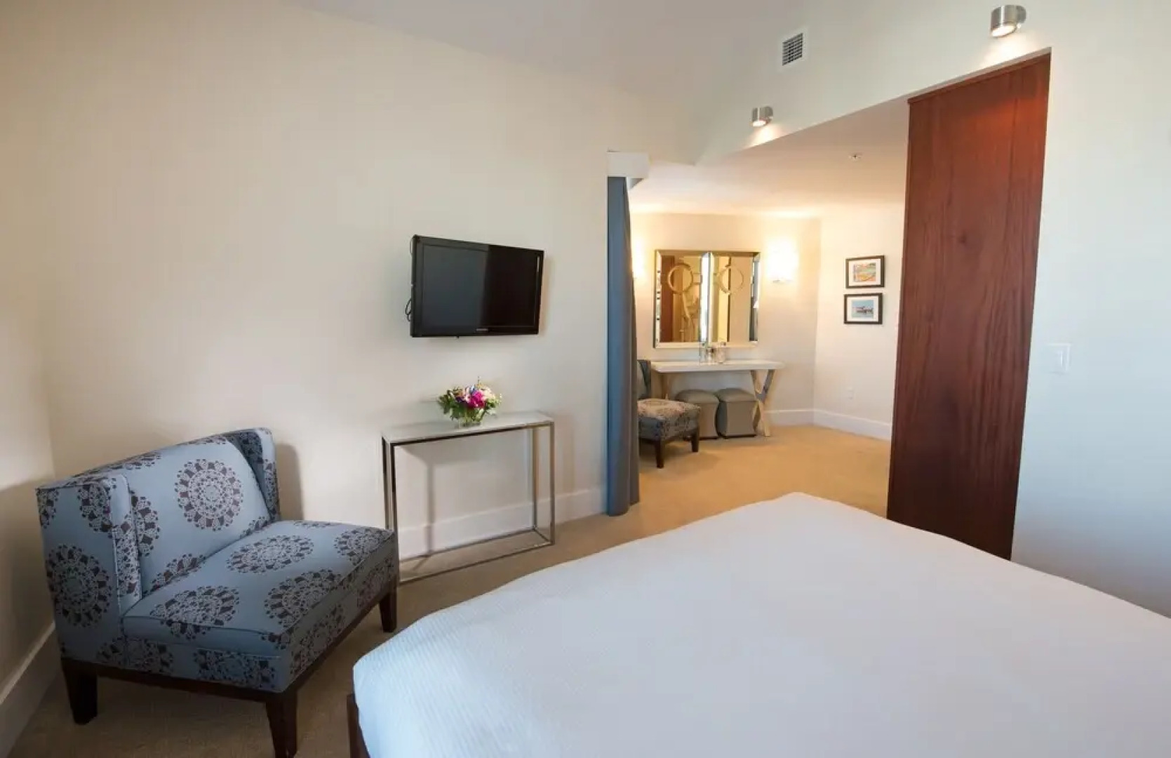 The Boathouse Waterfront Hotel & Marina