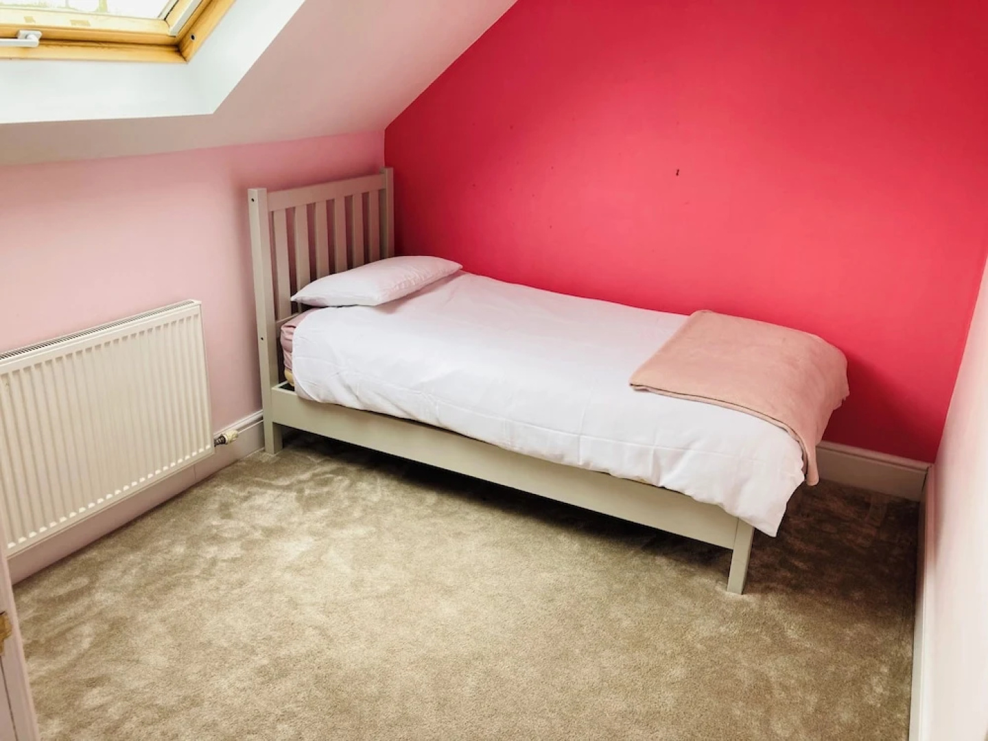 Beautiful 4-bed House With Countryside Views