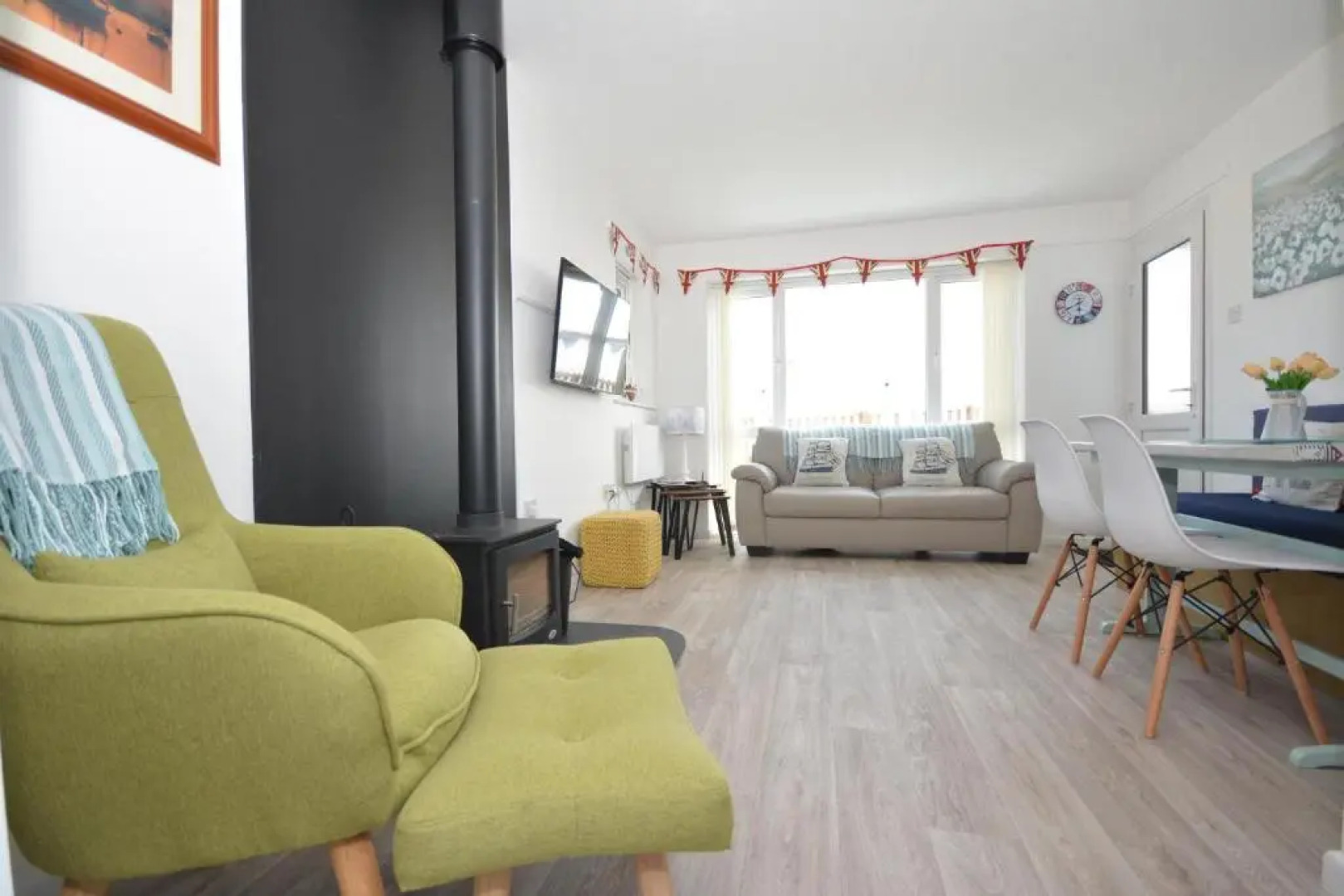 Beach Front 3 Bed Cottage and Hot Tub Kessingland