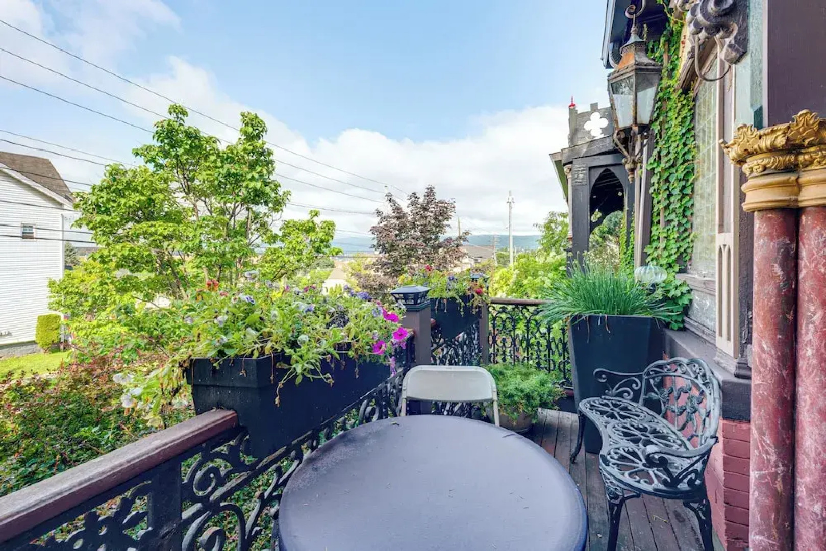 Near Downtown Scranton: Getaway w/ Patio