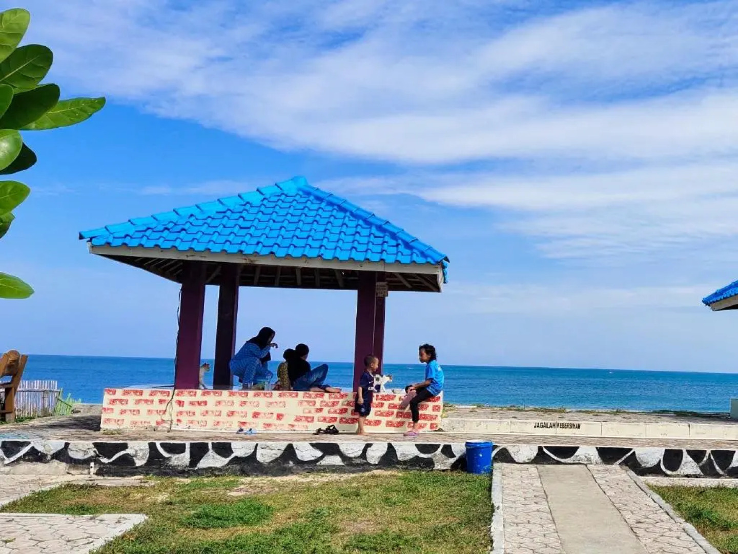 penginapan karanglaut santolo