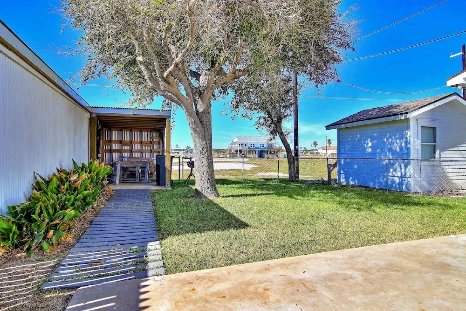 Joys Beach 1 Bedroom Cottage by RedAwning