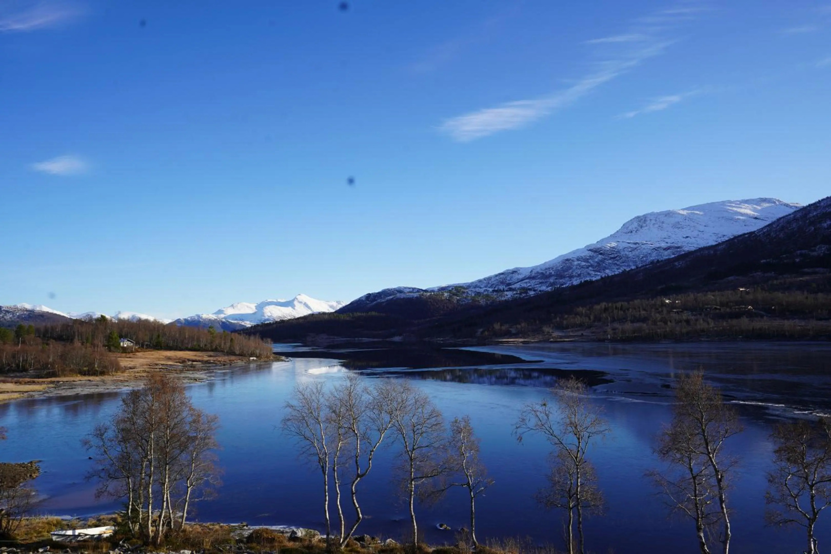 Lake View Apartment with loft