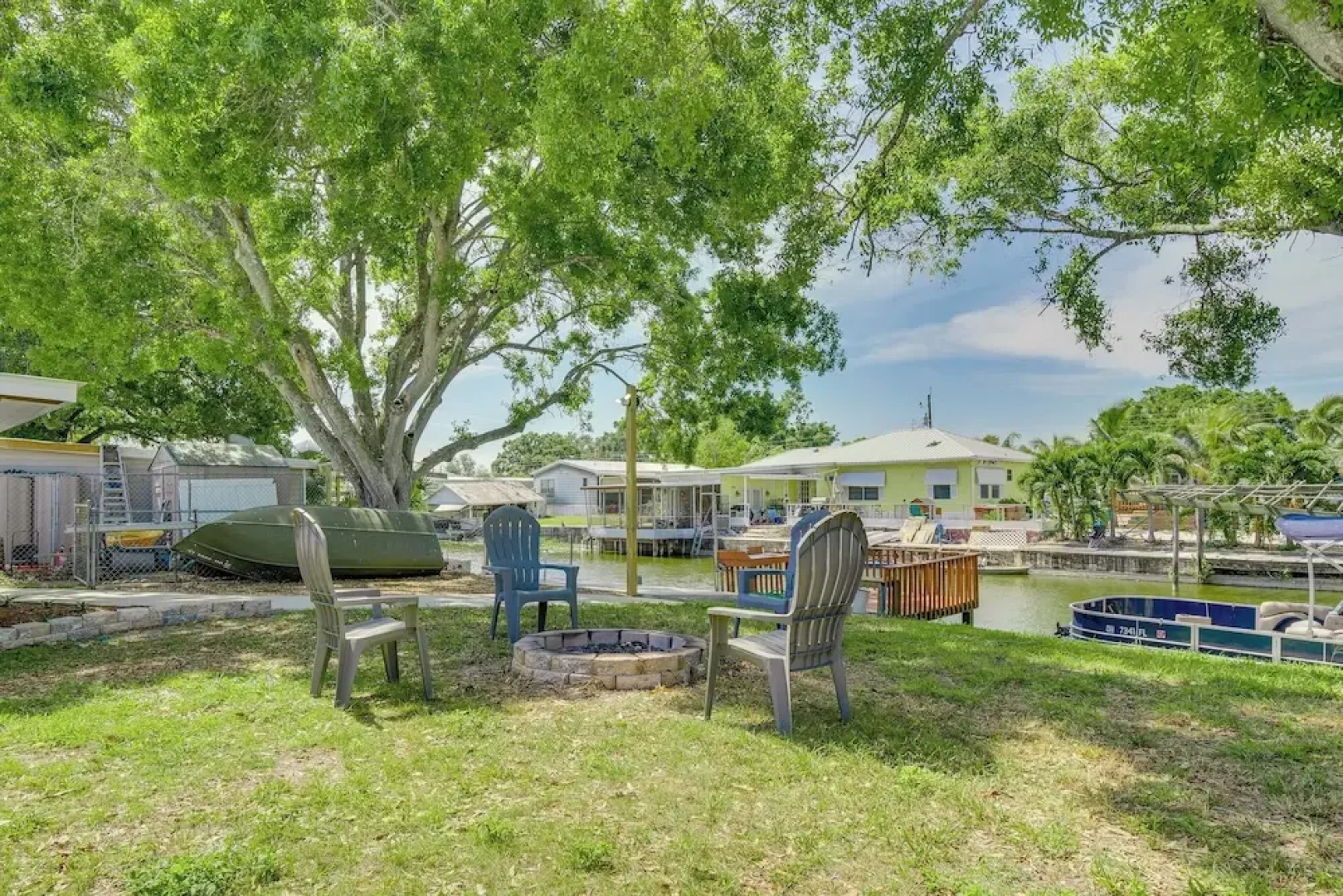 Waterfront Okeechobee Getaway w/ Backyard Dock!