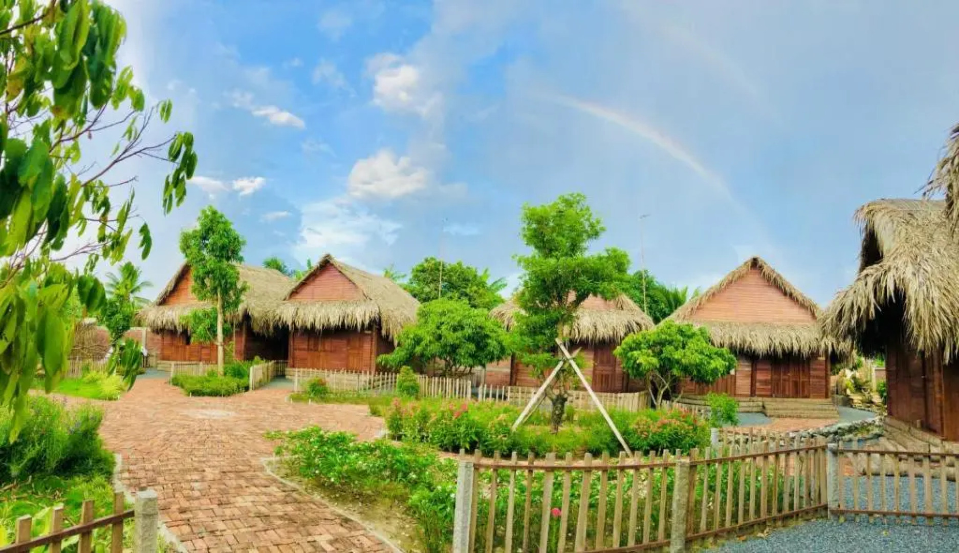Rooster Mekong Garden & Villas