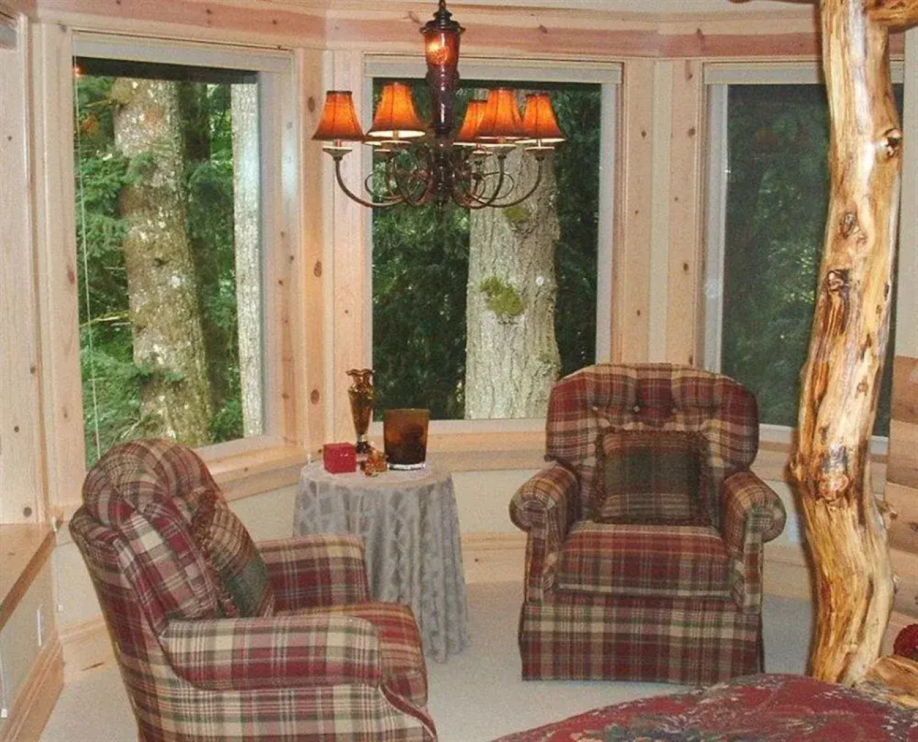 Sandy Salmon Bed & Breakfast Lodge