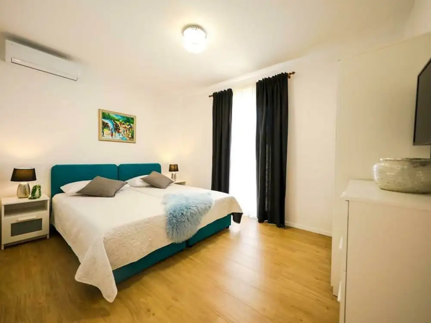 Villa With Private Pool and Terrace