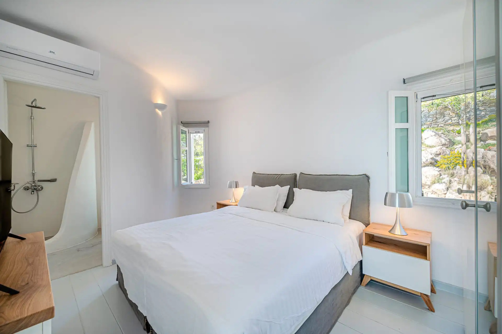 Live and Travel Greece