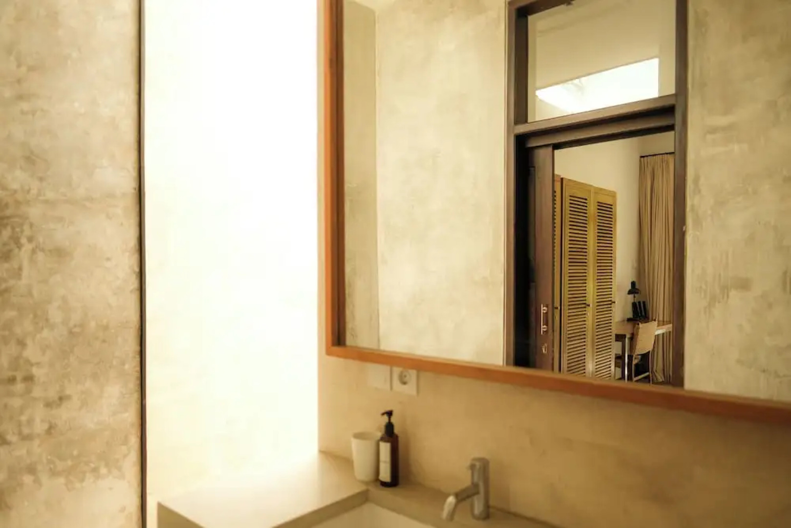 Wave House - Surf Camp