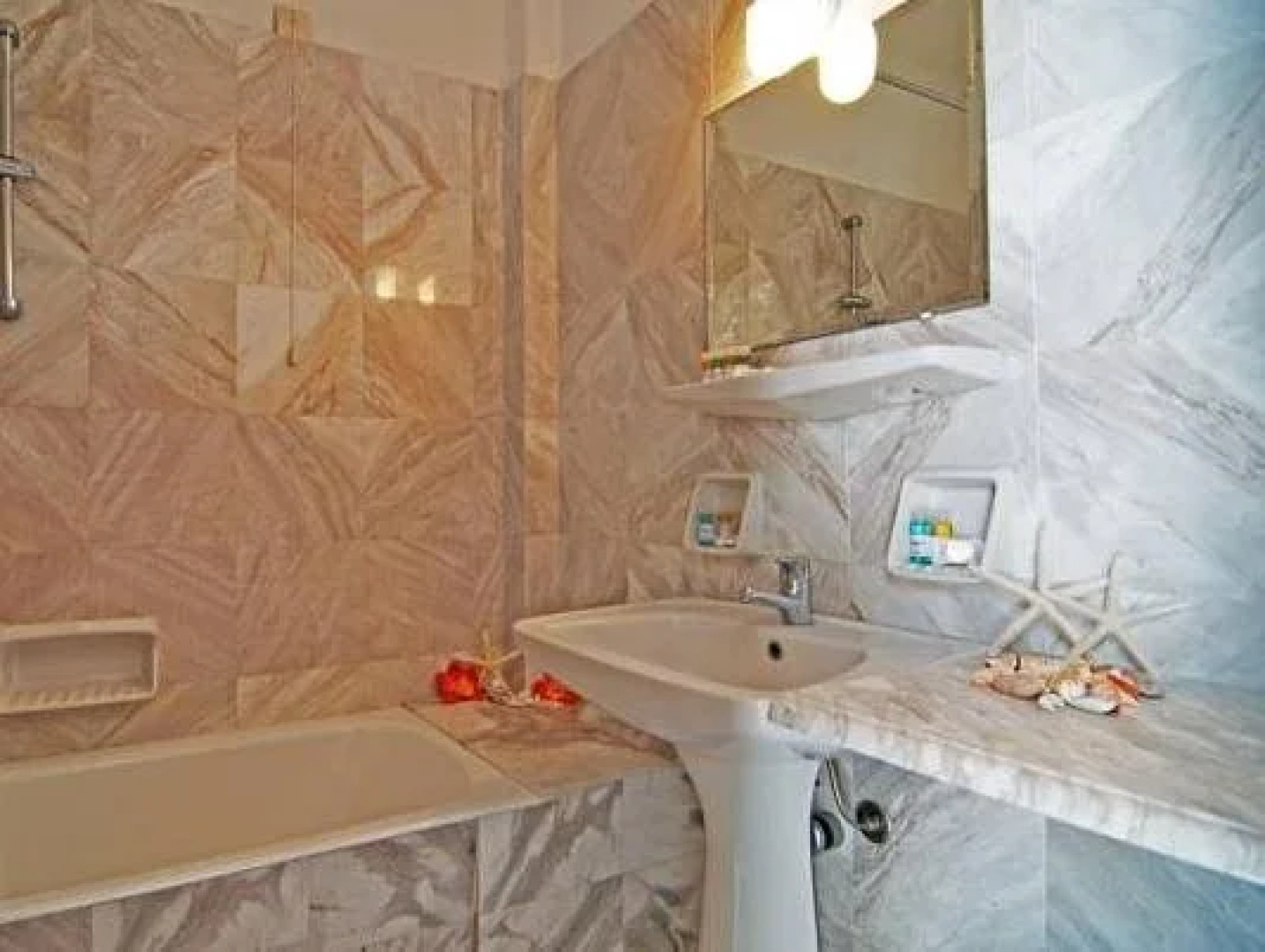 Alex Hotel