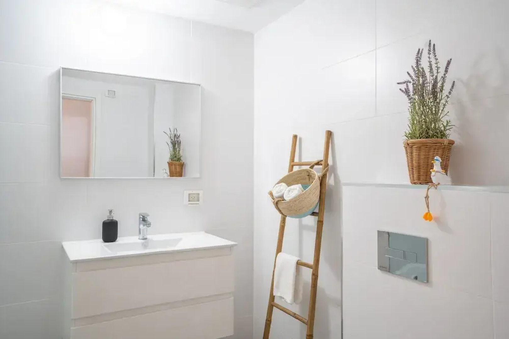 Stylish Seaside Escape with Balcony by Sea N' Rent