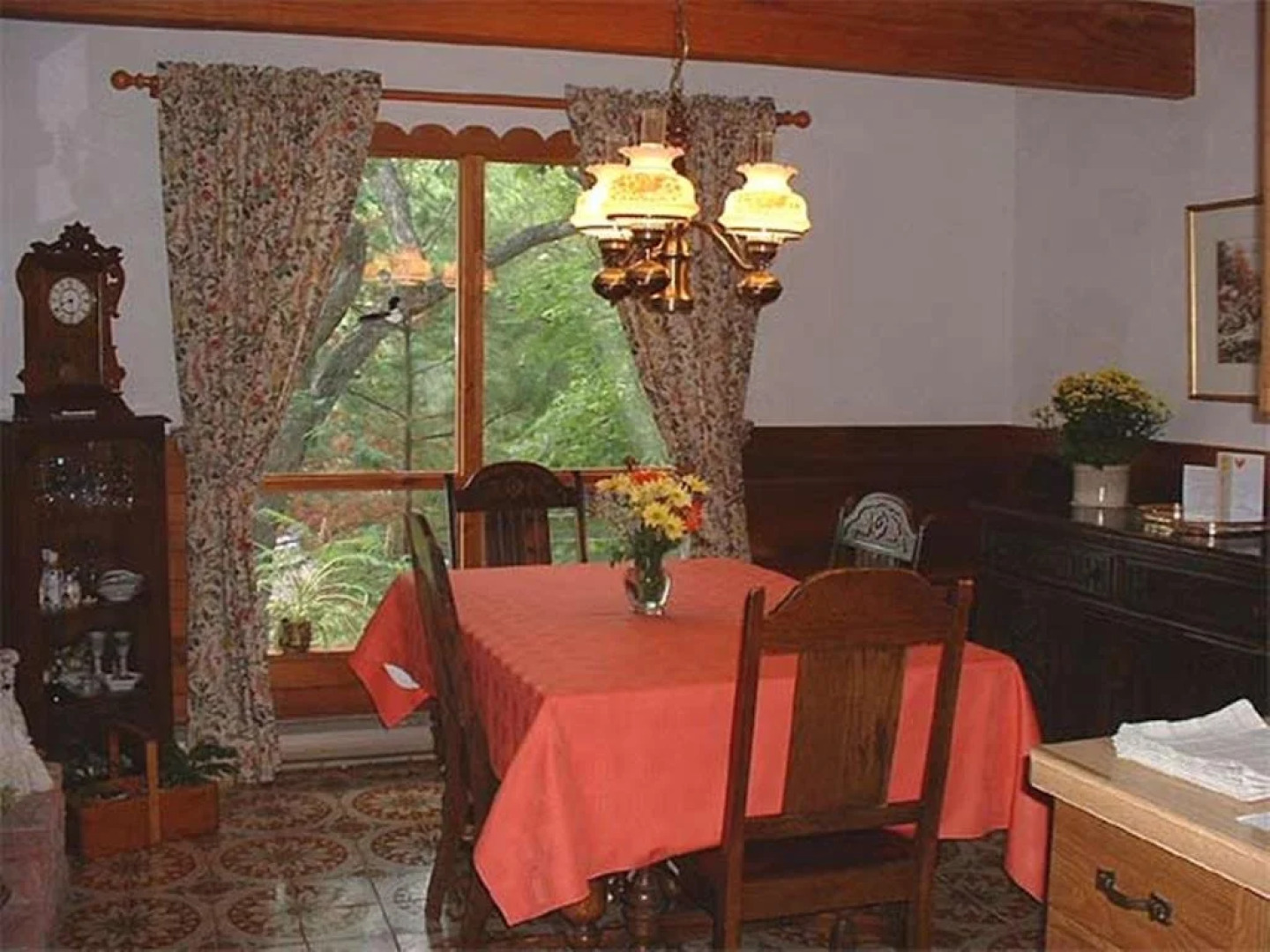 Tree Tops Bed & Breakfast