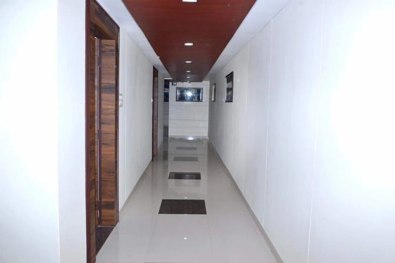 Hotel The New Holiday Inn