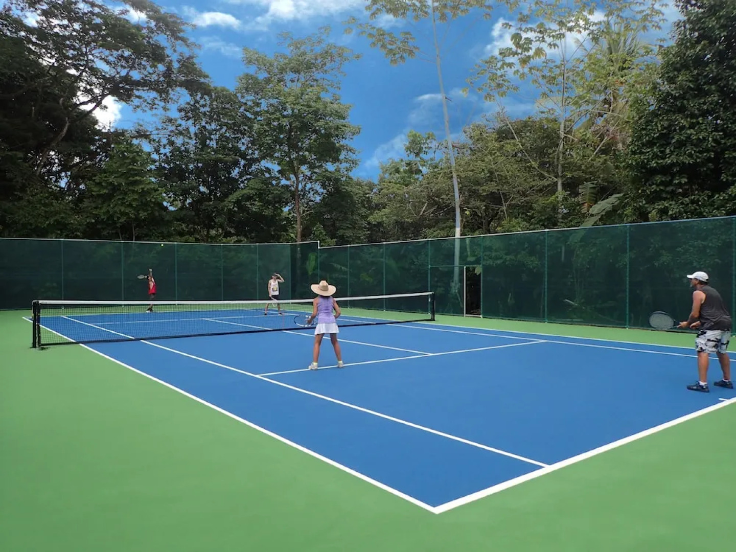 Iguana Lodge Beach Resort