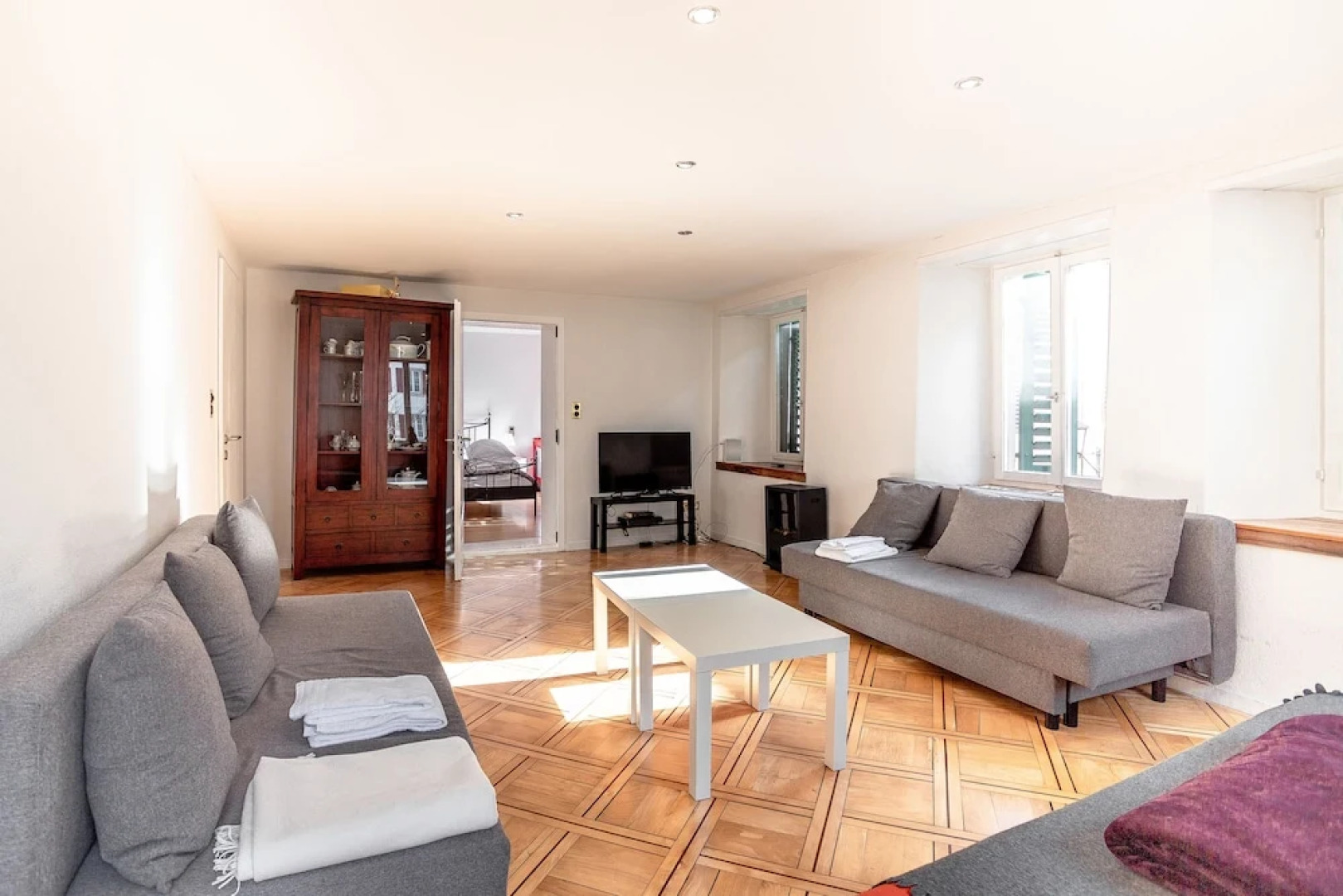 AirHosted - Weesen Holiday Rentals