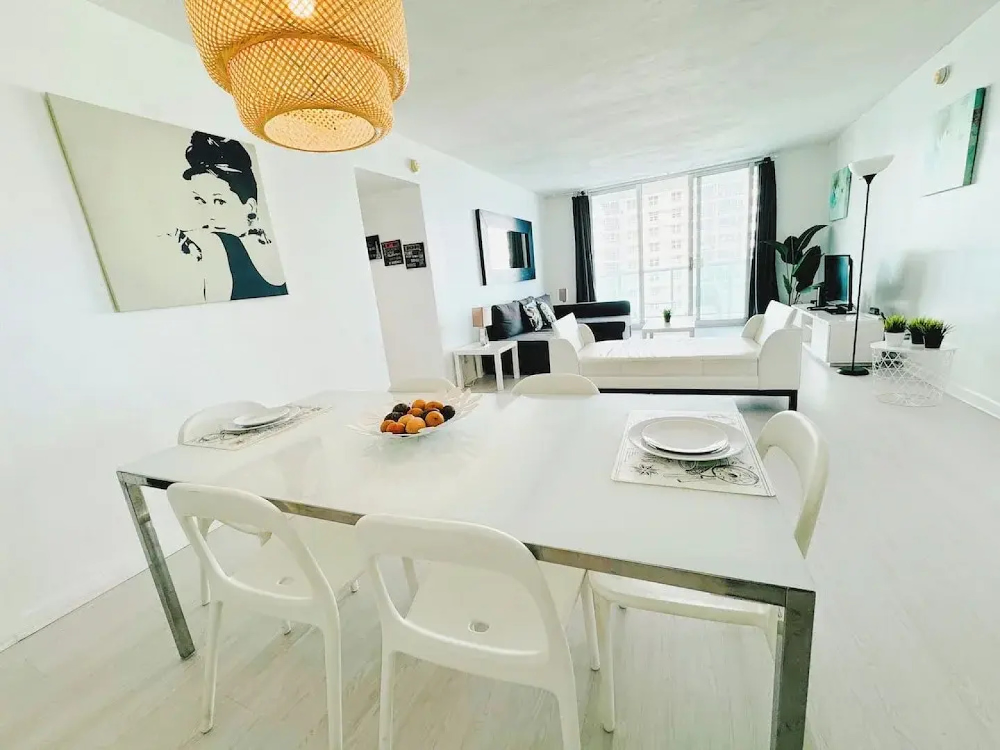 The Tides on Hollywood