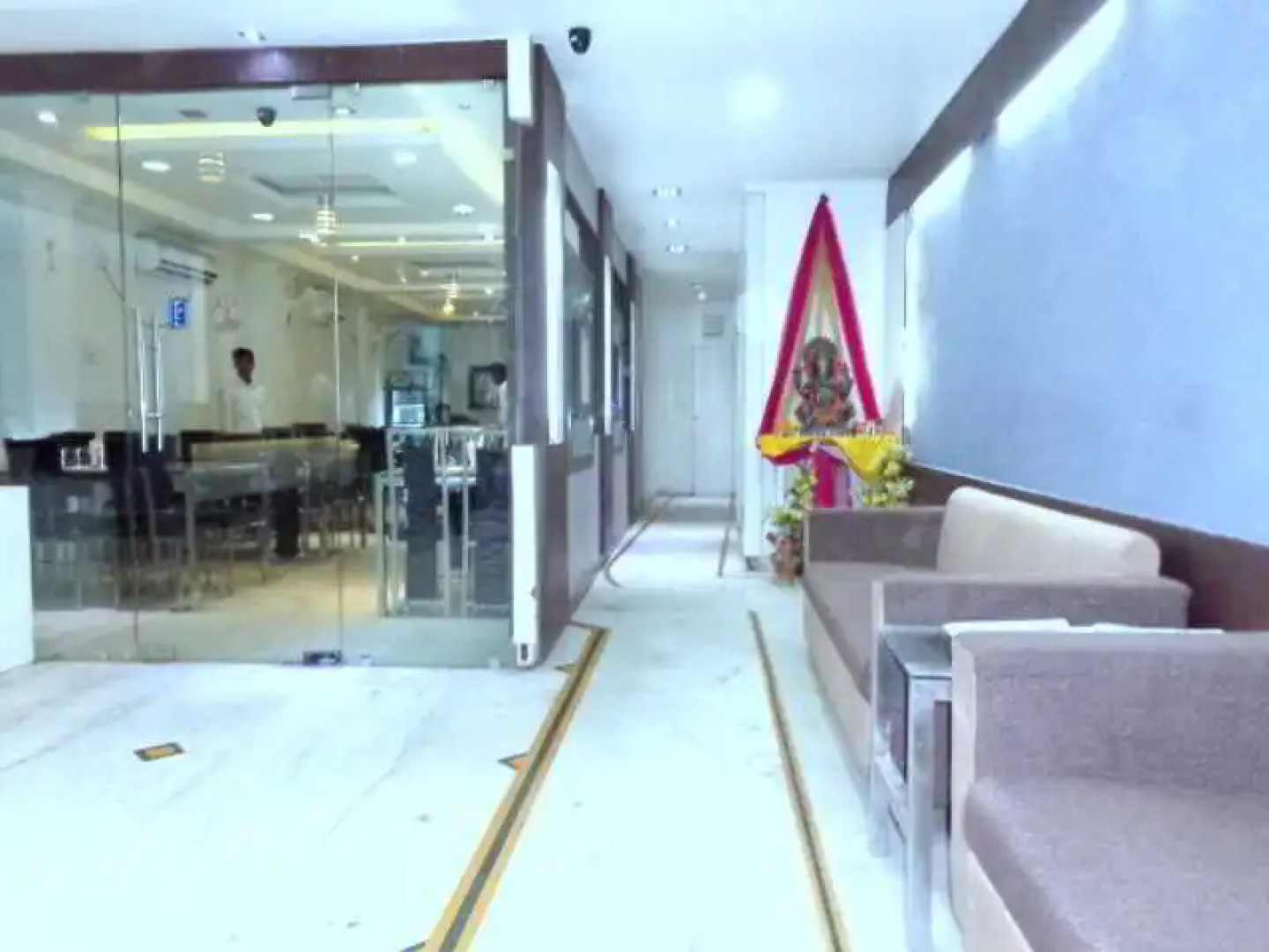 OYO 24646 Hotel Gaurav Palace