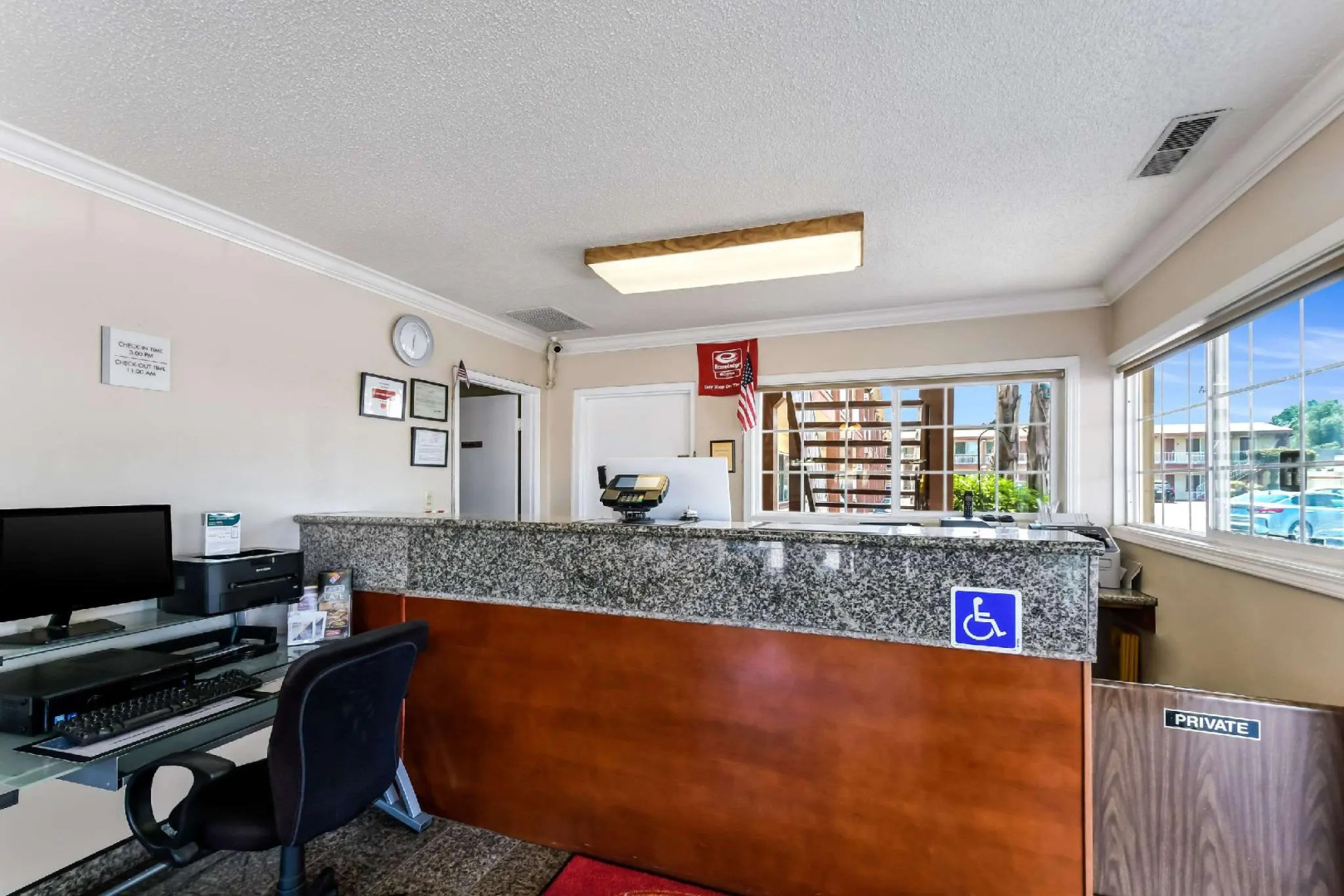 Econo Lodge Woodland near I-5