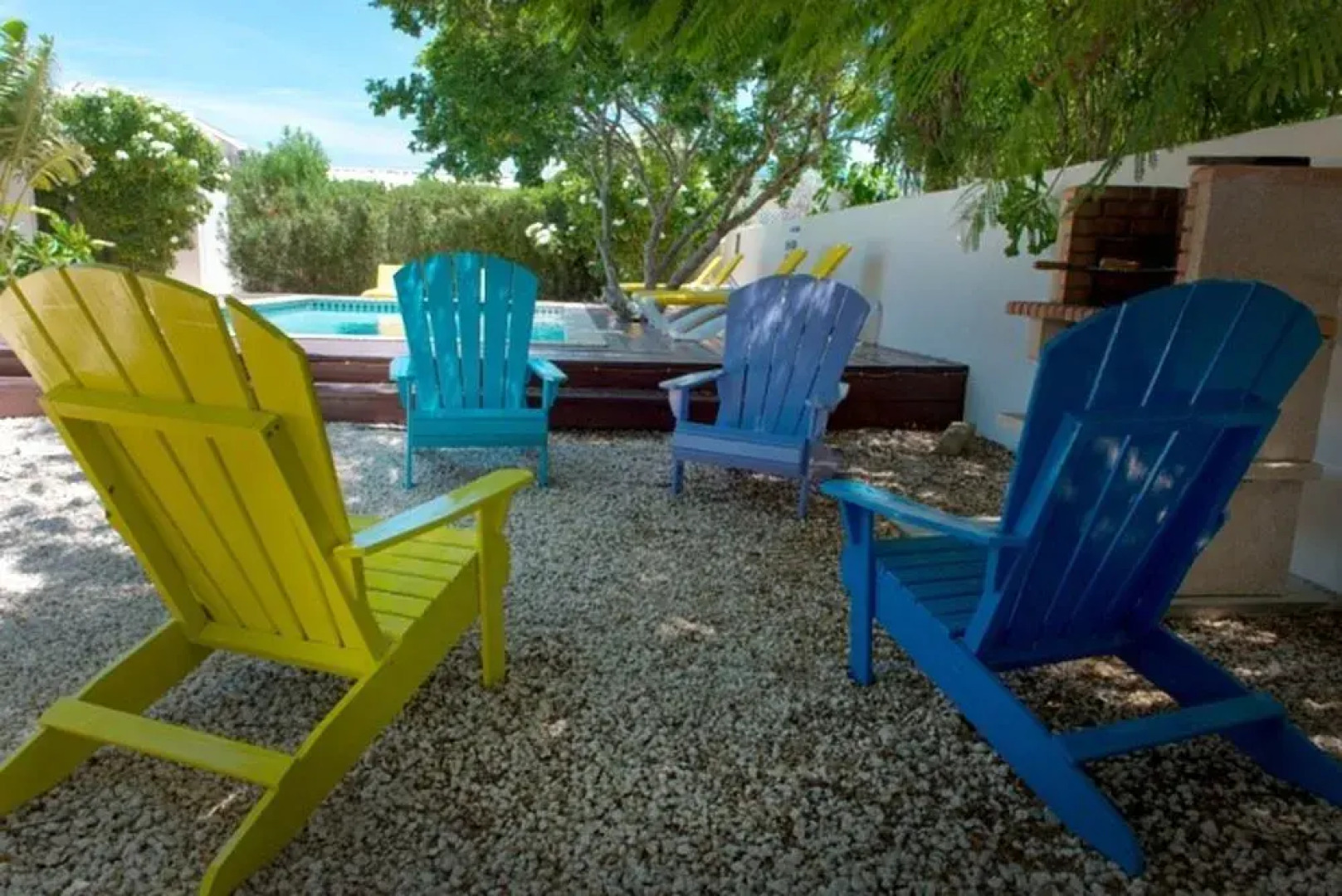 White Beach Apartments Palm Beach