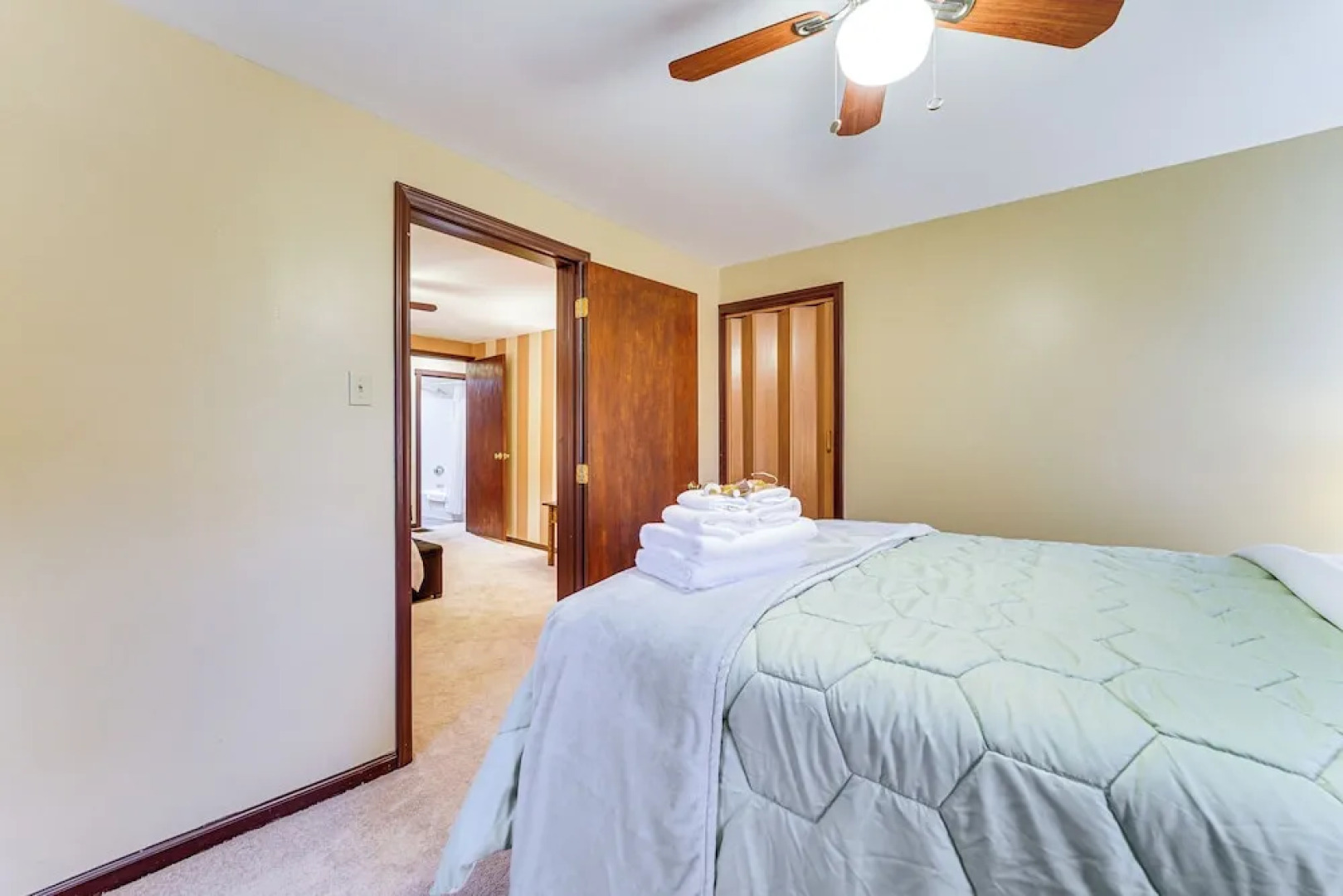 Grill, Dine & Relax Outside: Home in Tyrone!